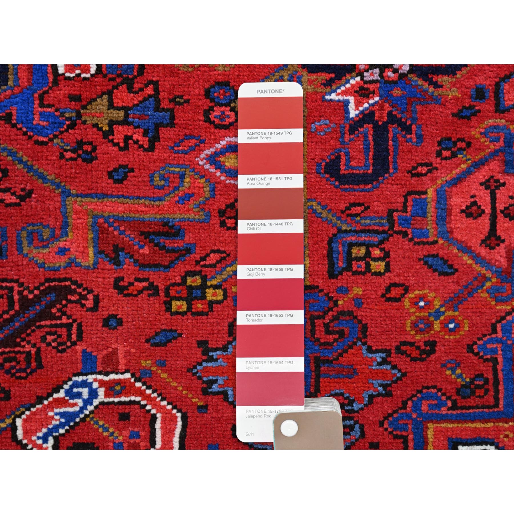 10'x12'9" Goji Berry Red With Large Centre Medallion, 100% Wool, Hand Knotted, Tribal Weaving, Clean, Ends And Sides Secured, Good Condition, Persian Heriz Vintage Oriental Rug Sh110
