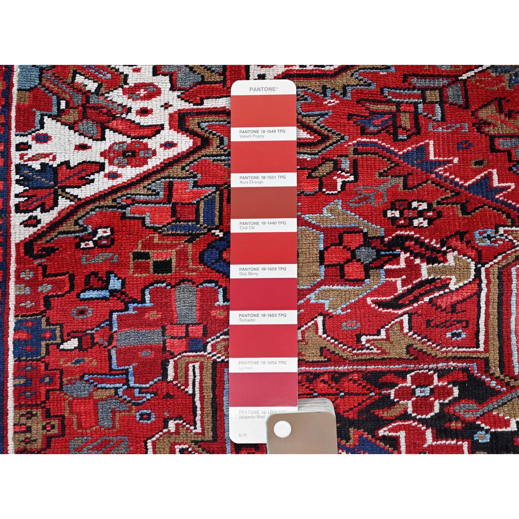 9'5"x12'10" Scarlet Red, Vintage Persian Heriz with Large Medallion Design, 100% Wool, Hand Knotted, Even Wear, Cropped Thin, Good Condition, Sides and Ends Professionally Secured, Oriental Rug Sg281