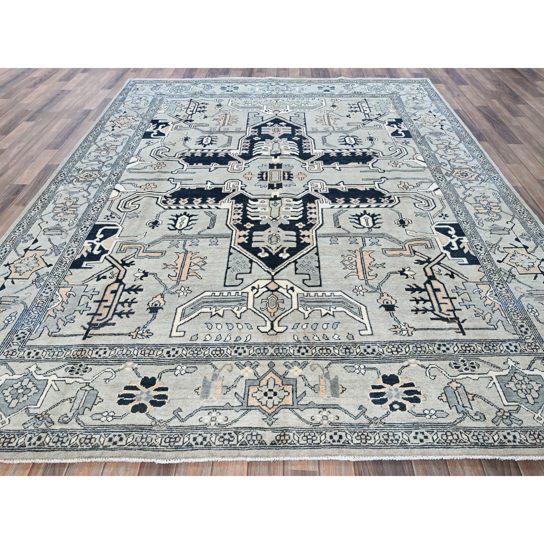 8'x9'9" Cloud Gray, Peshawar with Serapi Heriz Medallion Design, Hand Knotted, 100% Wool, Densely Woven, Oriental Rug Sh321