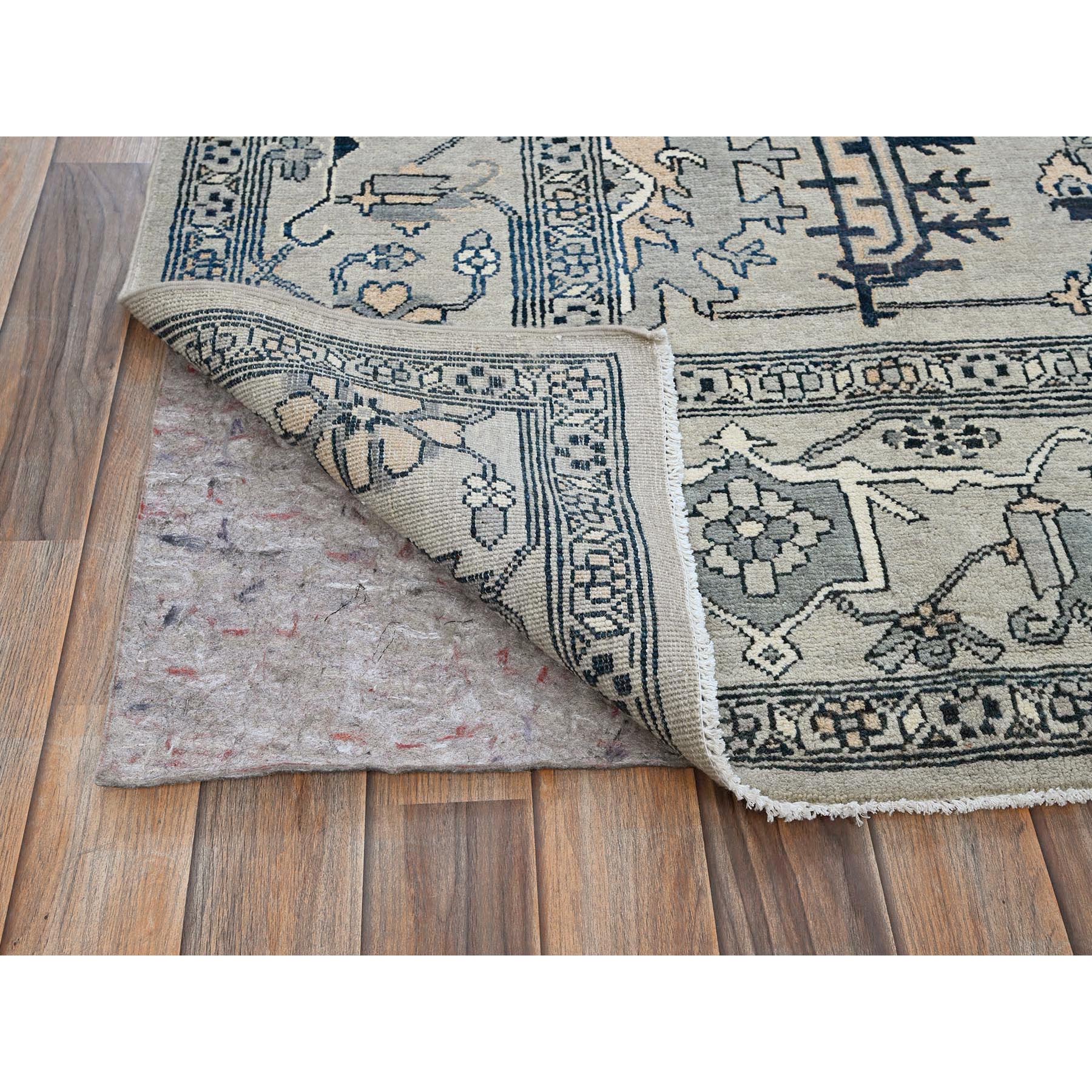 8'x9'9" Cloud Gray, Peshawar with Serapi Heriz Medallion Design, Hand Knotted, 100% Wool, Densely Woven, Oriental Rug Sh321