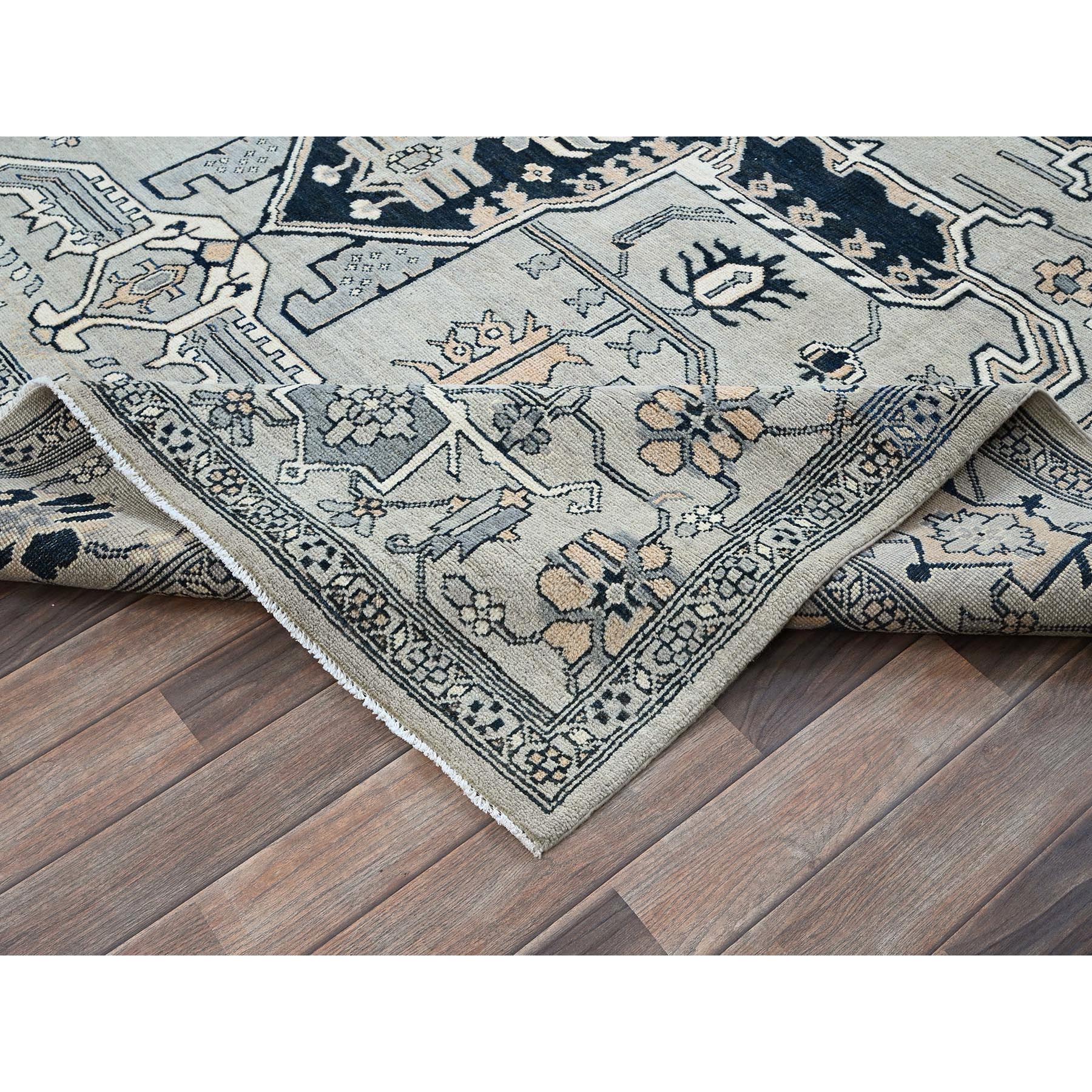 8'x9'9" Cloud Gray, Peshawar with Serapi Heriz Medallion Design, Hand Knotted, 100% Wool, Densely Woven, Oriental Rug Sh321