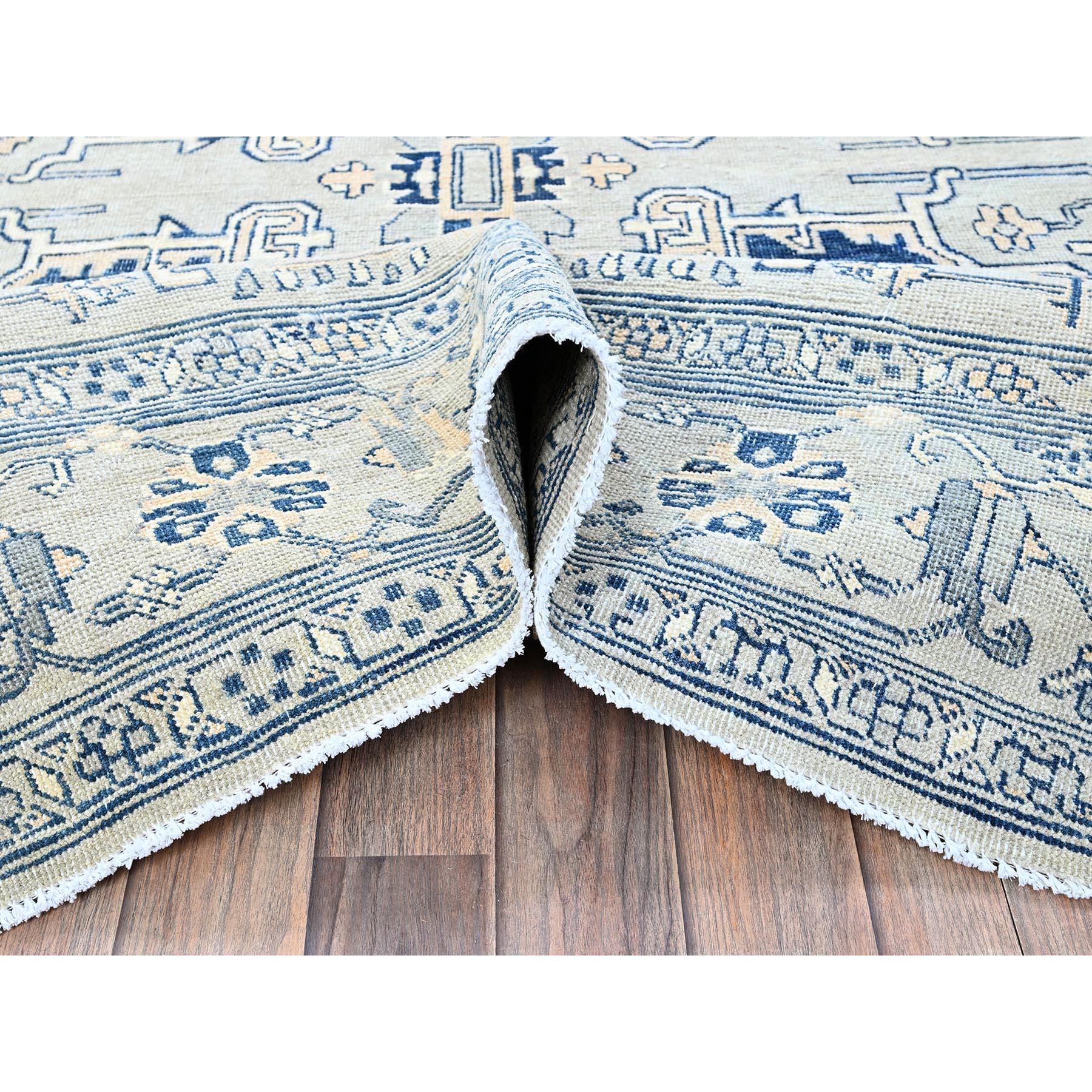 6'x9' Cloud Gray, Peshawar with Serapi Heriz Medallion Design, 100% Wool, Hand Knotted, Densely Woven, Oriental Rug Sh324