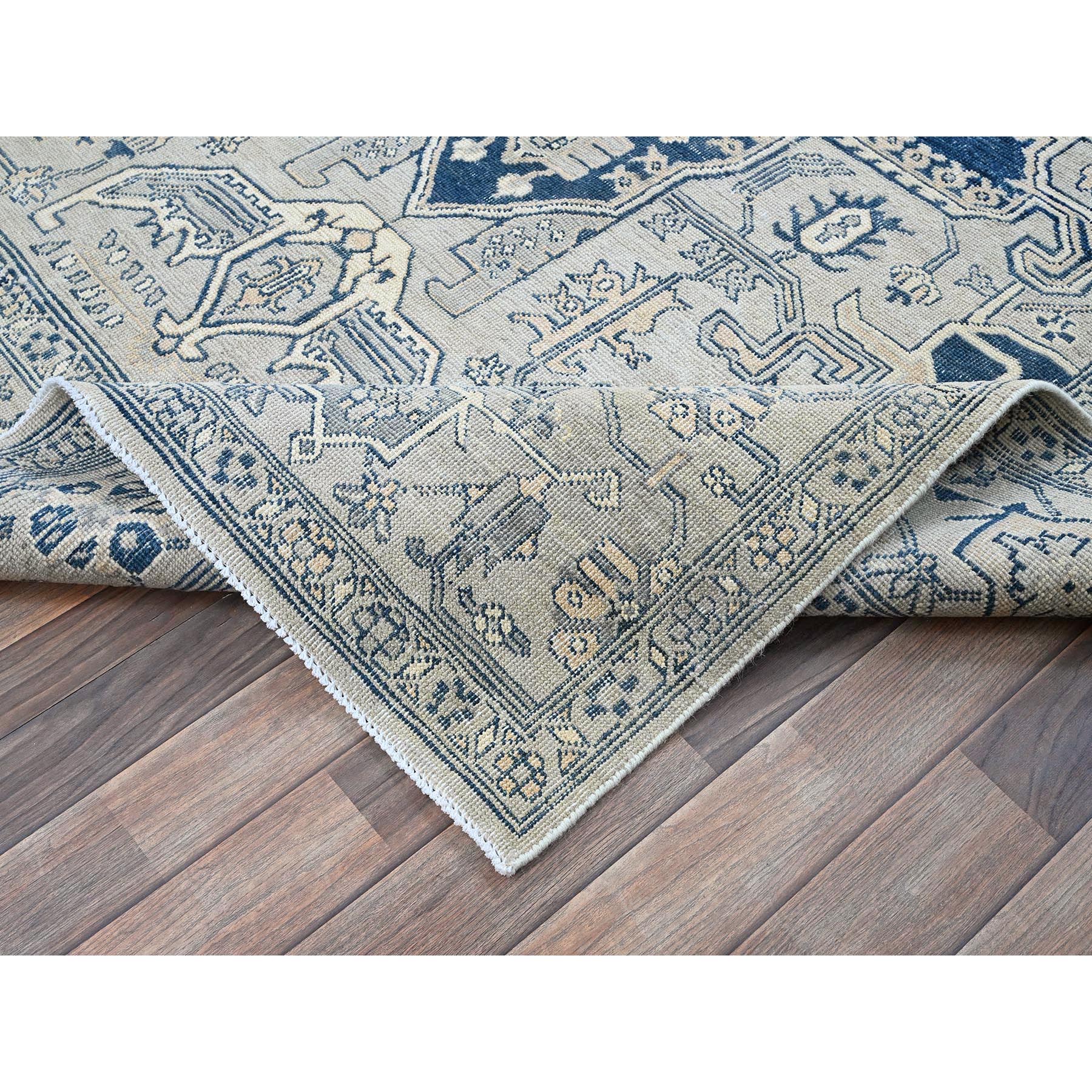 6'x9' Cloud Gray, Peshawar with Serapi Heriz Medallion Design, 100% Wool, Hand Knotted, Densely Woven, Oriental Rug Sh324