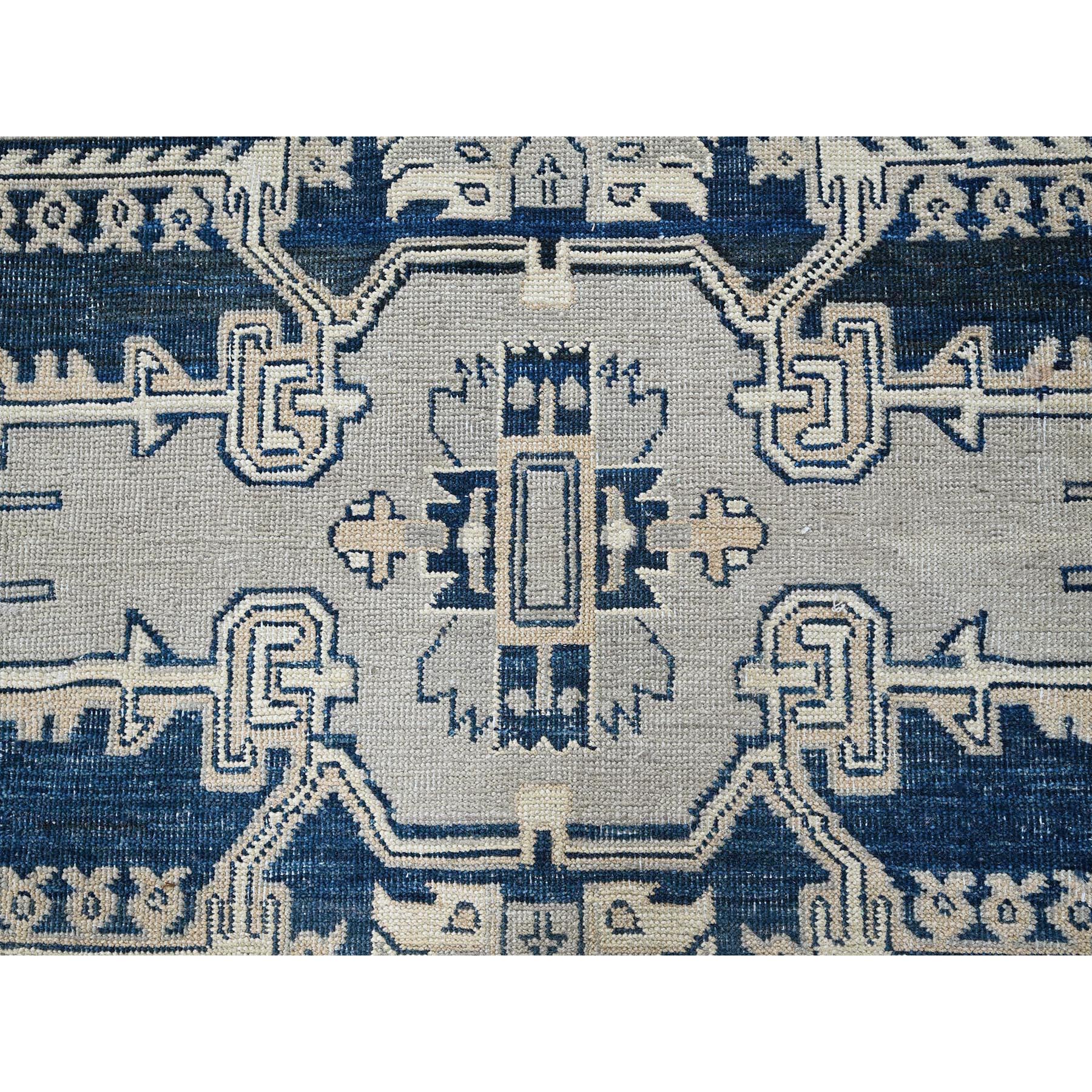 6'x9' Cloud Gray, Peshawar with Serapi Heriz Medallion Design, 100% Wool, Hand Knotted, Densely Woven, Oriental Rug Sh324