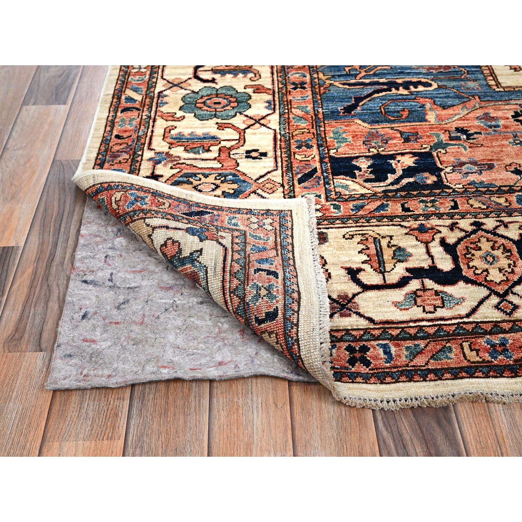 8'1"x9'8" Chiffon White, Aryana Grade, Serapi Heriz with Large Medallion Design, Vegetable Dyes, High Mountain Wool, Hand Knotted, Soft Pile, Densely Woven, Oriental Rug Sh1037