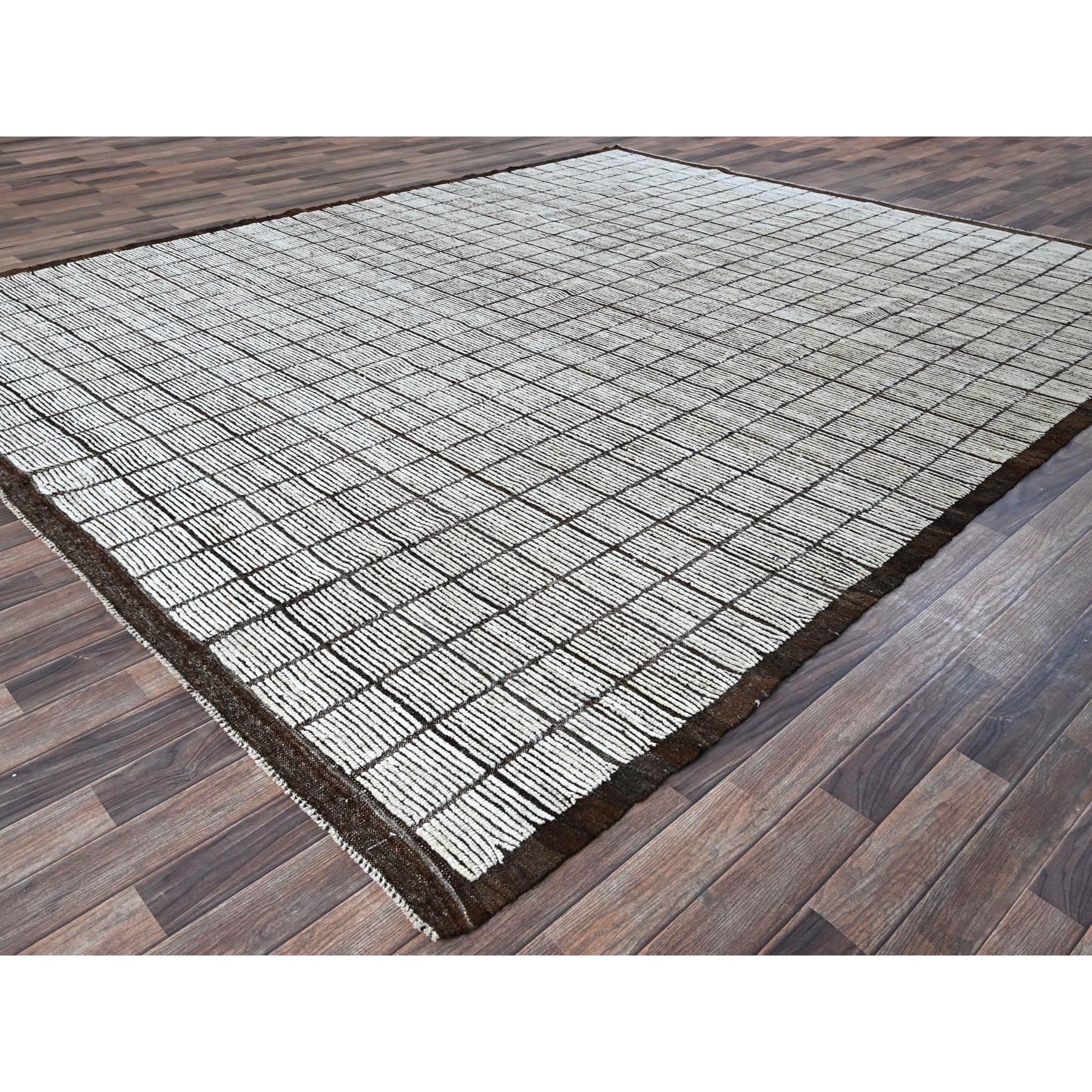 9'6"x11'8" Daisy White, Moroccan Weave with Box Design, Textured Pile, Tone on Tone, Undyed Natural Wool, Hand Knotted, Oriental Rug Sh1340