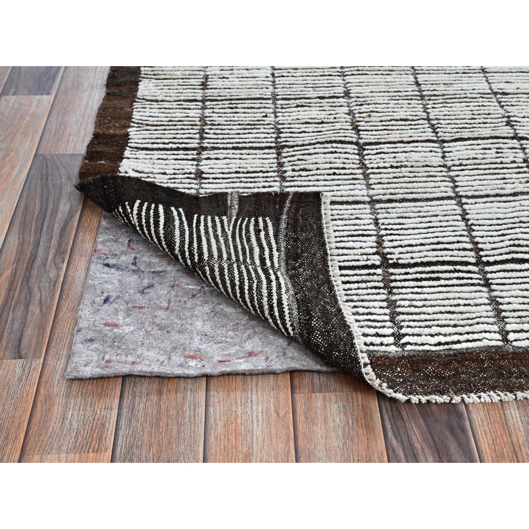 9'6"x11'8" Daisy White, Moroccan Weave with Box Design, Textured Pile, Tone on Tone, Undyed Natural Wool, Hand Knotted, Oriental Rug Sh1340