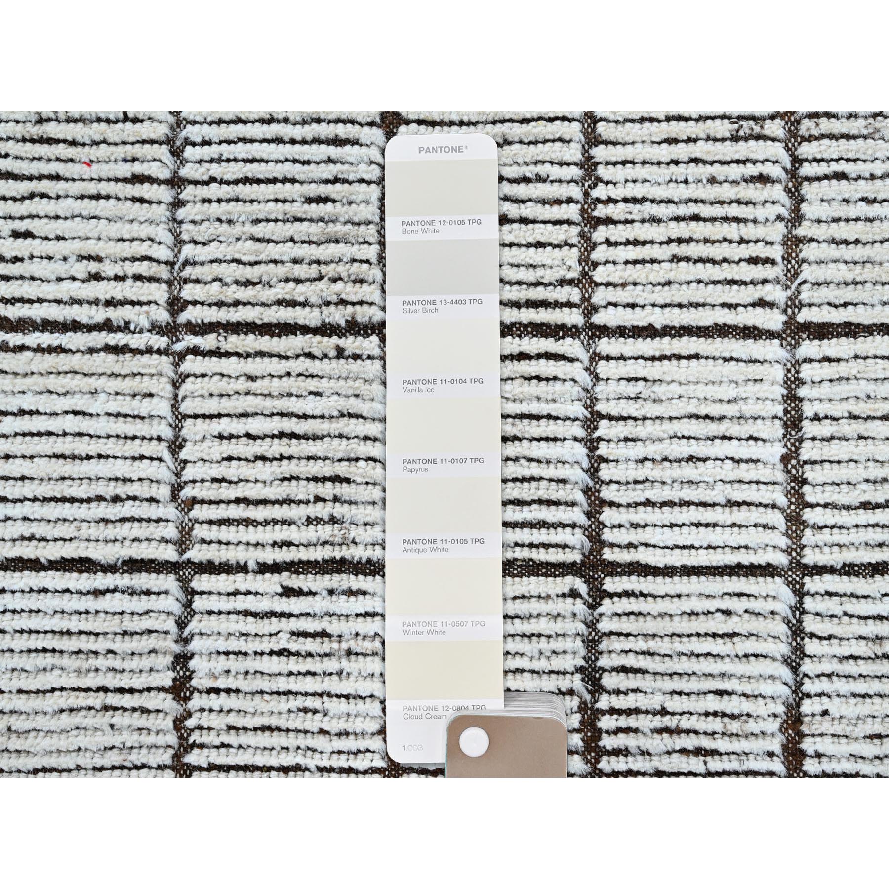 9'6"x11'8" Daisy White, Moroccan Weave with Box Design, Textured Pile, Tone on Tone, Undyed Natural Wool, Hand Knotted, Oriental Rug Sh1340
