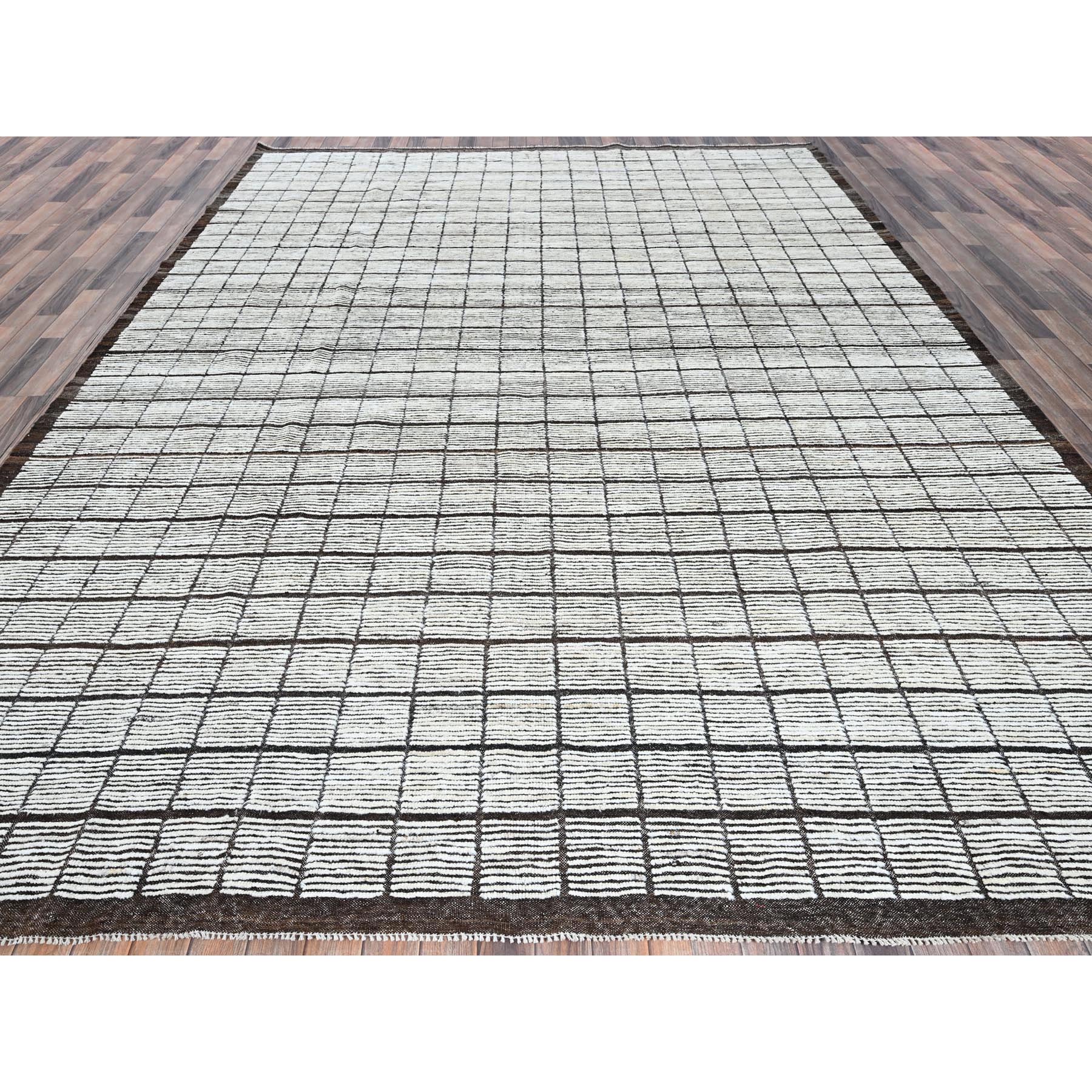 10'5"x13'8" Vista White, Moroccan Weave with Box Design, Tone on Tone, Textured Pile, Undyed Natural Wool, Hand Knotted, Oriental Rug Sh1341