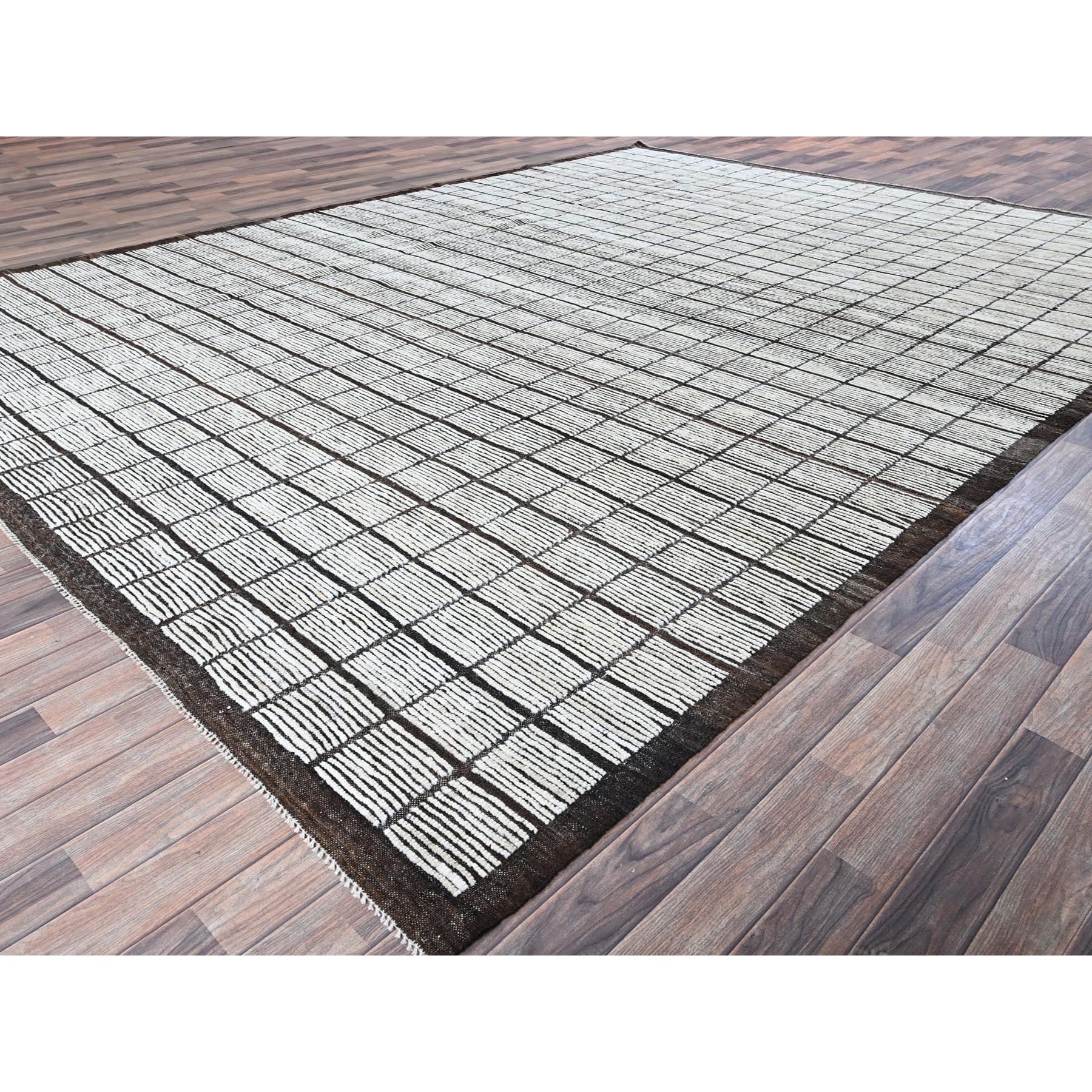 10'5"x13'8" Vista White, Moroccan Weave with Box Design, Tone on Tone, Textured Pile, Undyed Natural Wool, Hand Knotted, Oriental Rug Sh1341