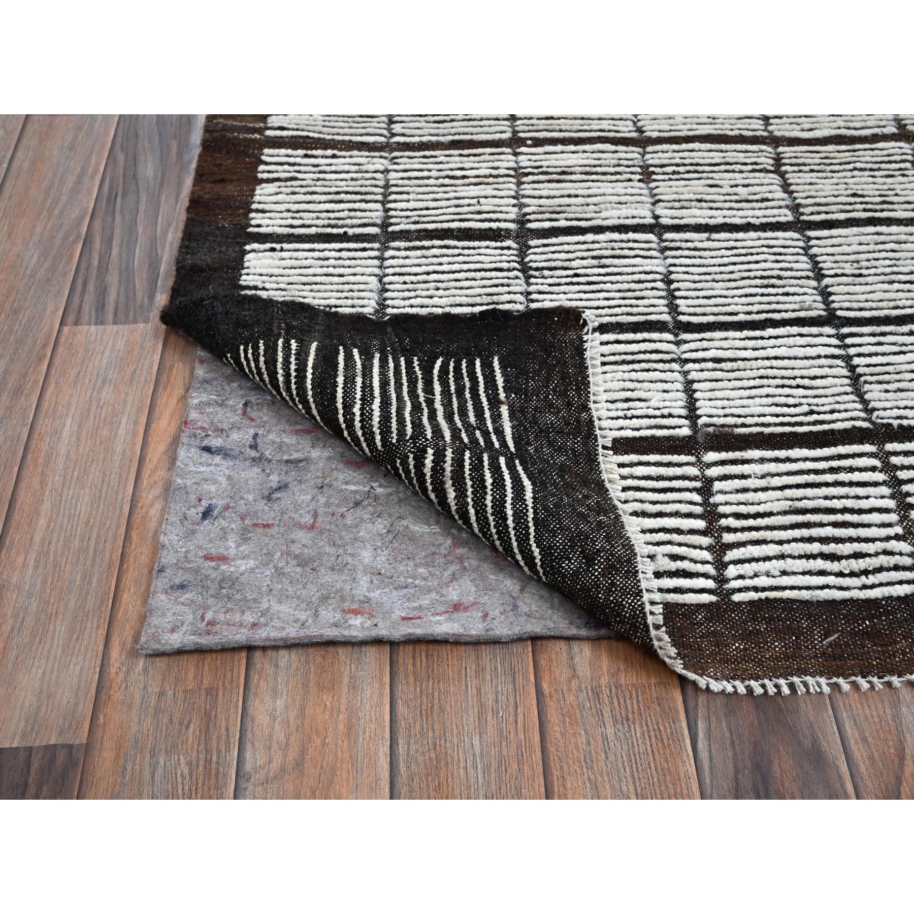 10'5"x13'8" Vista White, Moroccan Weave with Box Design, Tone on Tone, Textured Pile, Undyed Natural Wool, Hand Knotted, Oriental Rug Sh1341