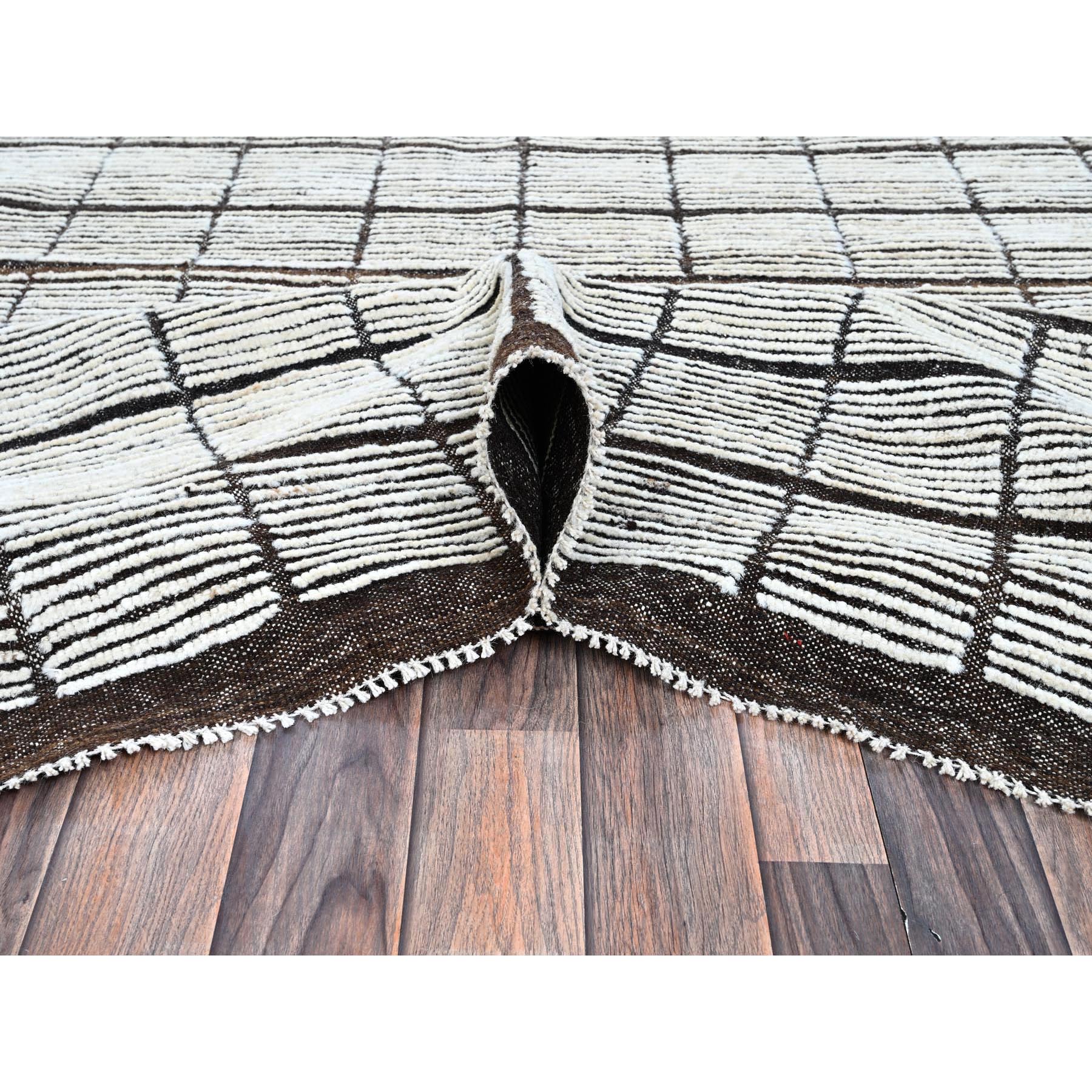10'5"x13'8" Vista White, Moroccan Weave with Box Design, Tone on Tone, Textured Pile, Undyed Natural Wool, Hand Knotted, Oriental Rug Sh1341