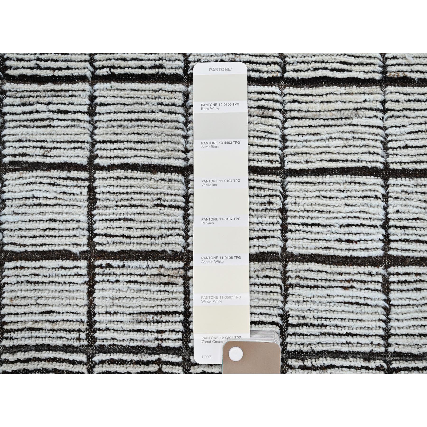 10'5"x13'8" Vista White, Moroccan Weave with Box Design, Tone on Tone, Textured Pile, Undyed Natural Wool, Hand Knotted, Oriental Rug Sh1341