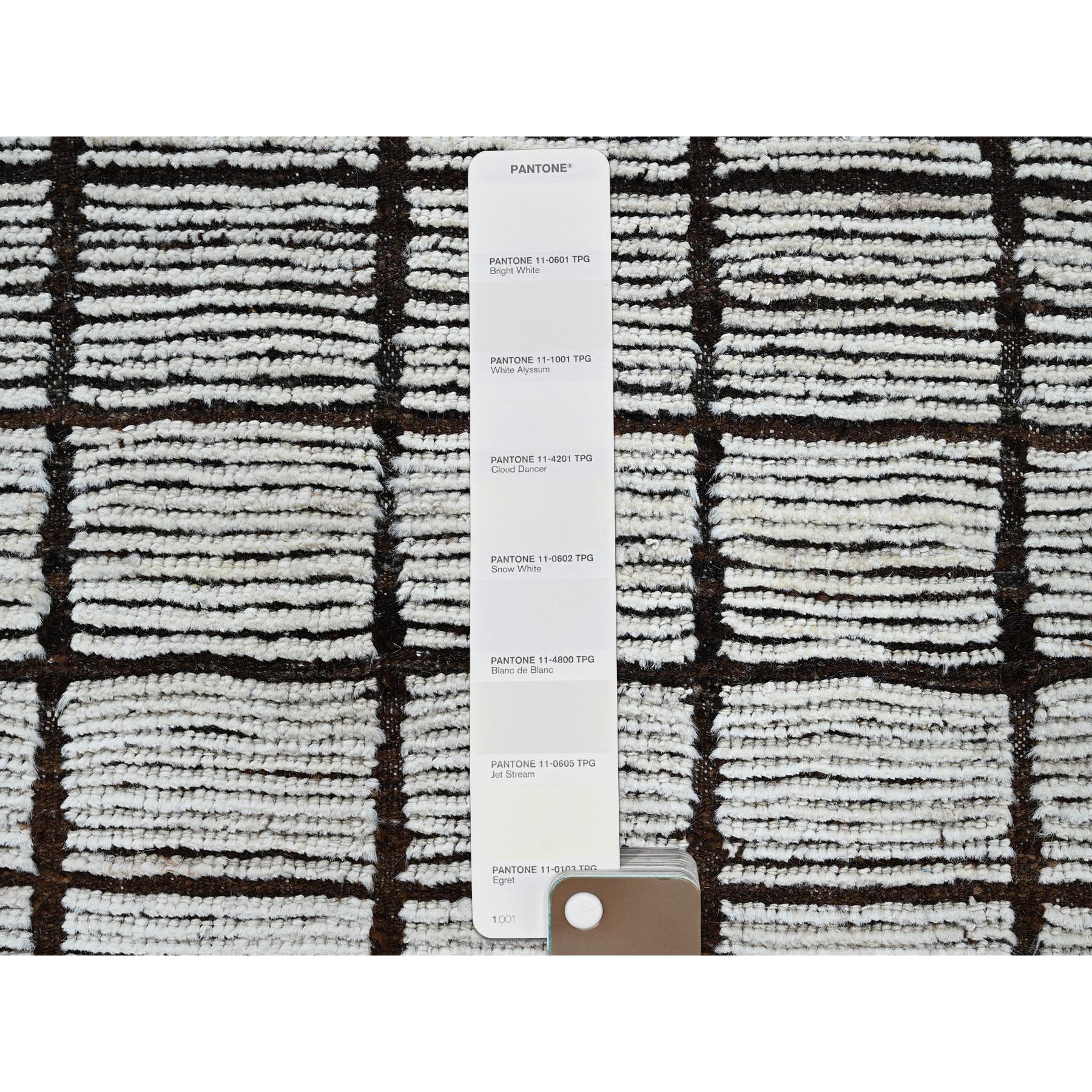 9'7"x11'8" Snow White, Moroccan Weave with Grid Design, Tone on Tone, Textured Pile, Undyed Natural Wool, Hand Knotted, Oriental Rug Sh1376