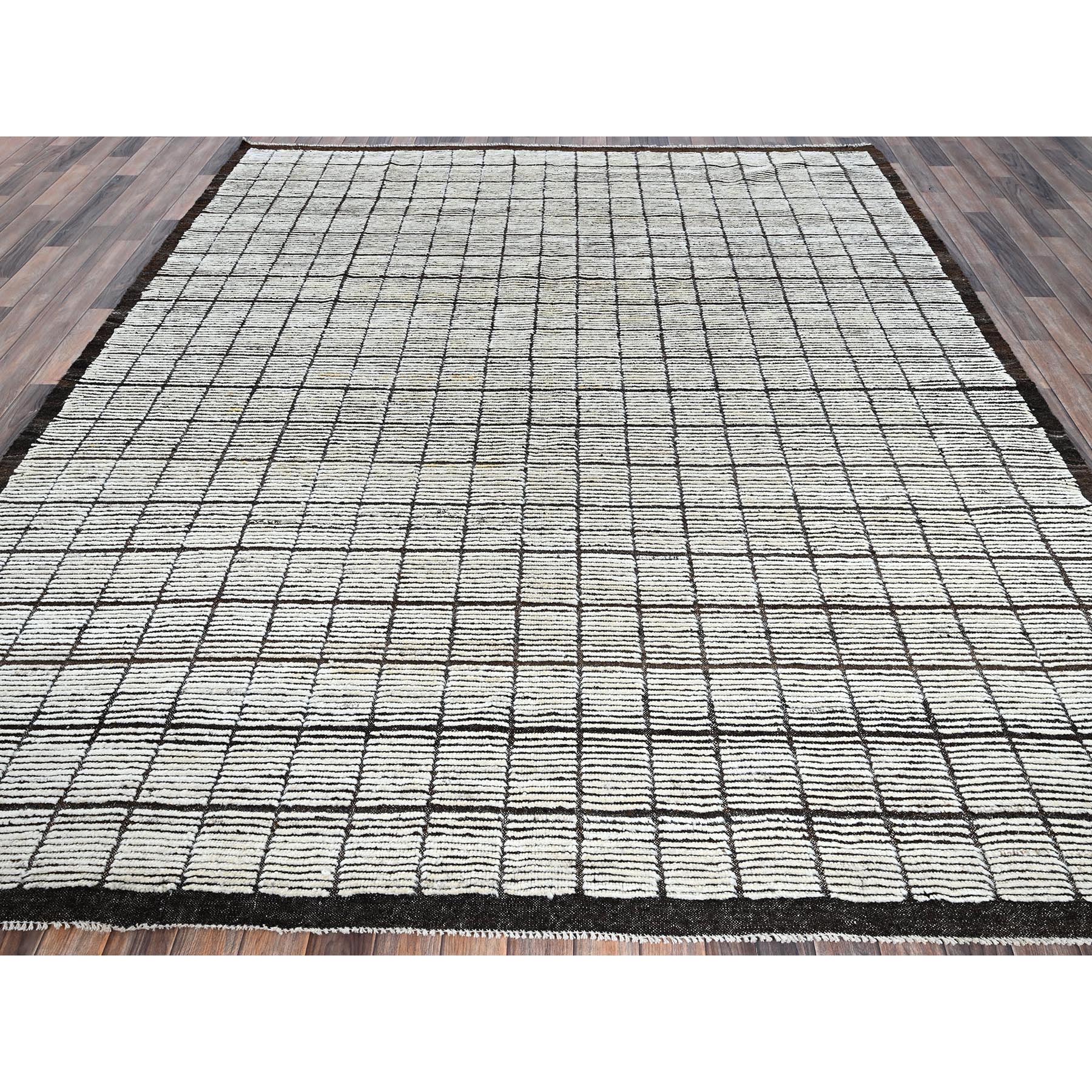 8'4"x9'10" Vista White, Moroccan Weave with Box Design, Textured Pile, Tone on Tone, Undyed Natural Wool, Hand Knotted, Oriental Rug Sh1377