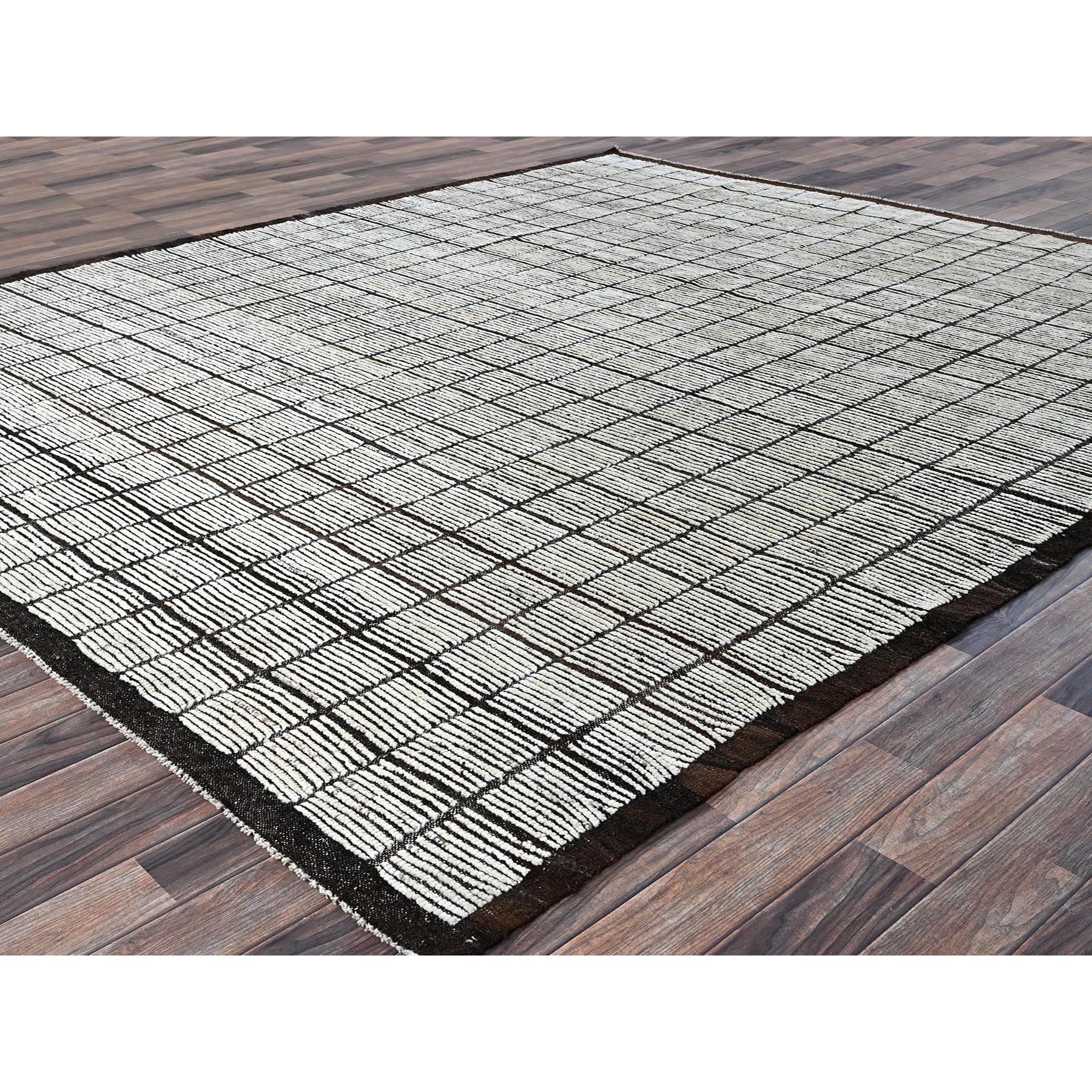 8'4"x9'10" Vista White, Moroccan Weave with Box Design, Textured Pile, Tone on Tone, Undyed Natural Wool, Hand Knotted, Oriental Rug Sh1377