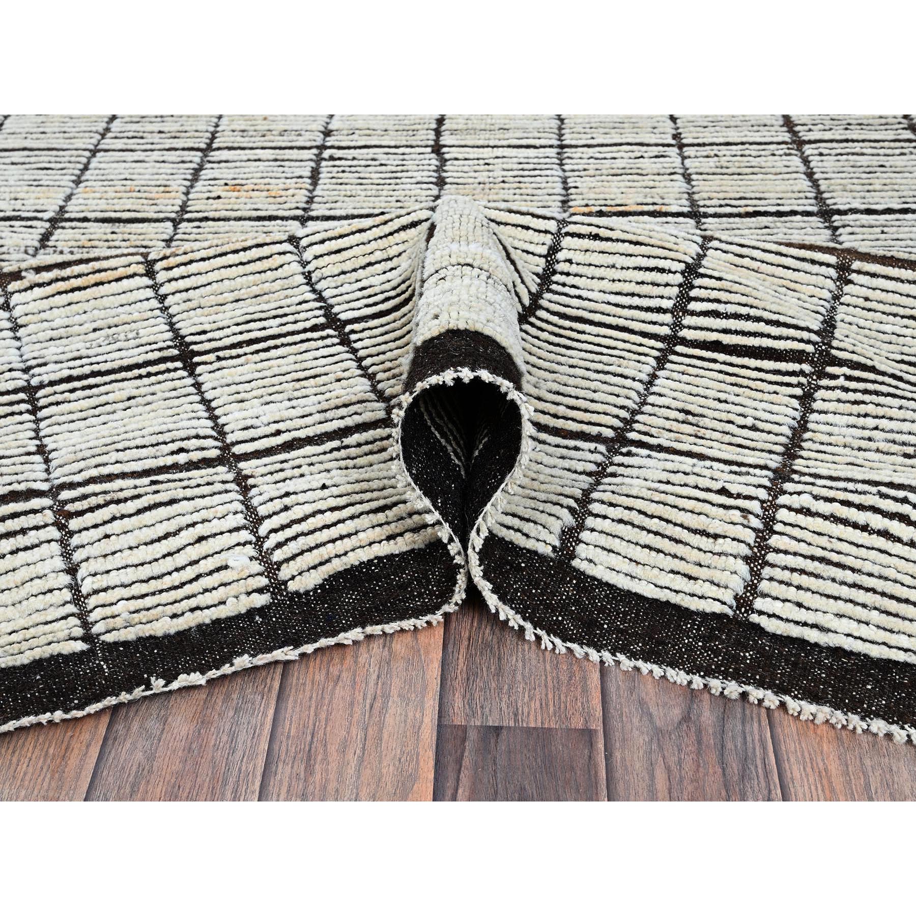 8'4"x9'10" Vista White, Moroccan Weave with Box Design, Textured Pile, Tone on Tone, Undyed Natural Wool, Hand Knotted, Oriental Rug Sh1377
