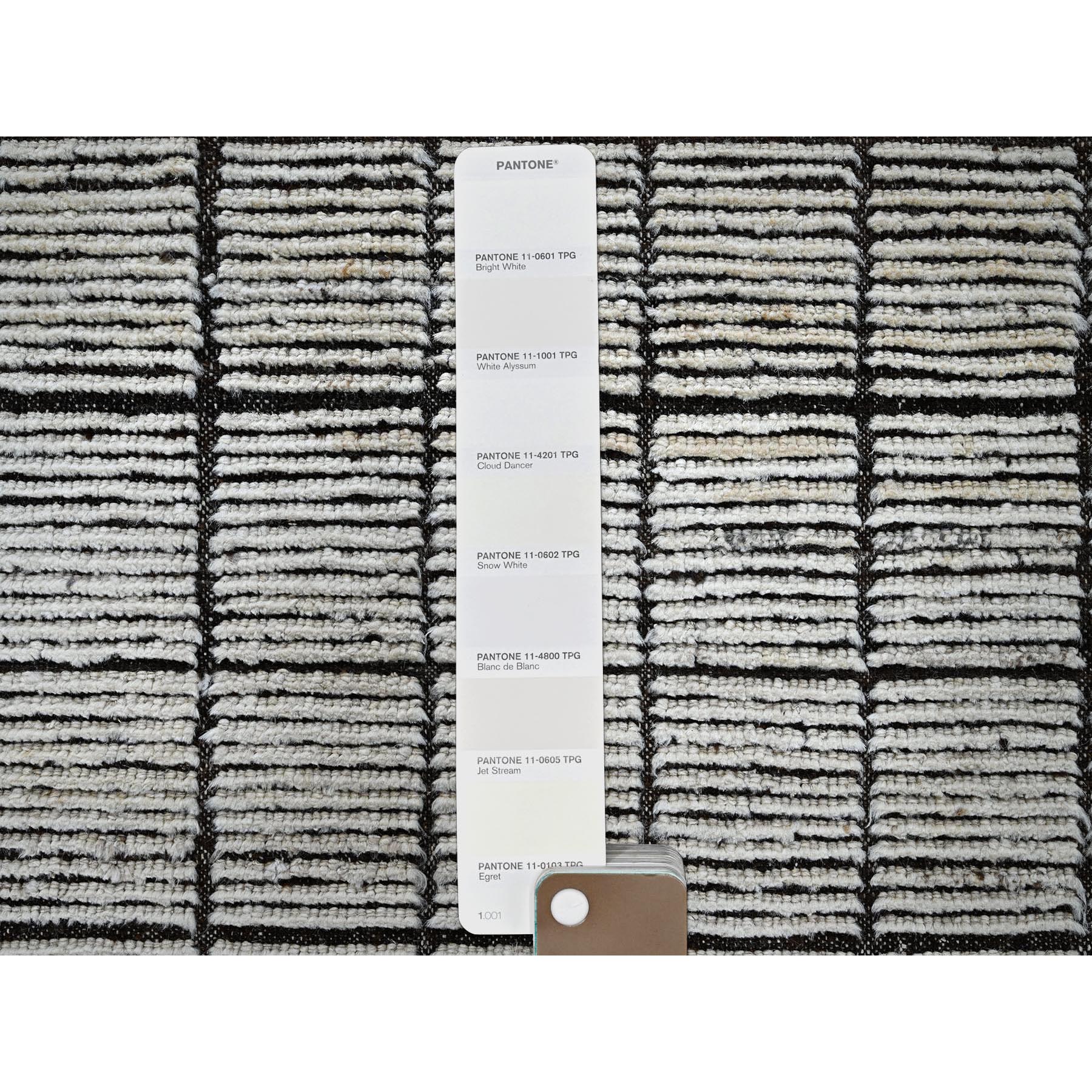 8'4"x9'10" Vista White, Moroccan Weave with Box Design, Textured Pile, Tone on Tone, Undyed Natural Wool, Hand Knotted, Oriental Rug Sh1377
