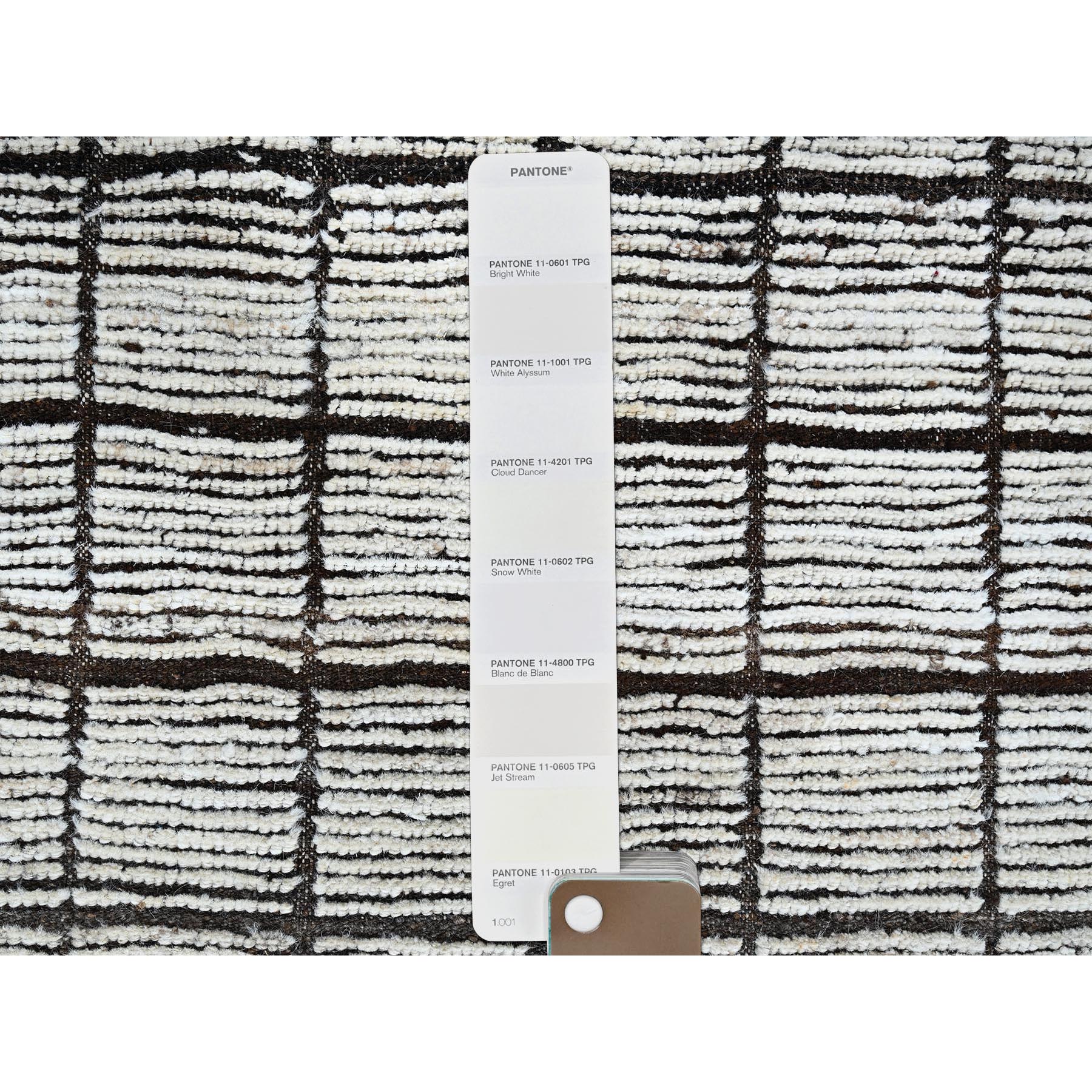 8'9"x9'10" Daisy White, Moroccan Weave with Box Design, Textured Pile, Tone on Tone, Undyed Natural Wool, Hand Knotted, Squarish, Oriental Rug Sh1378