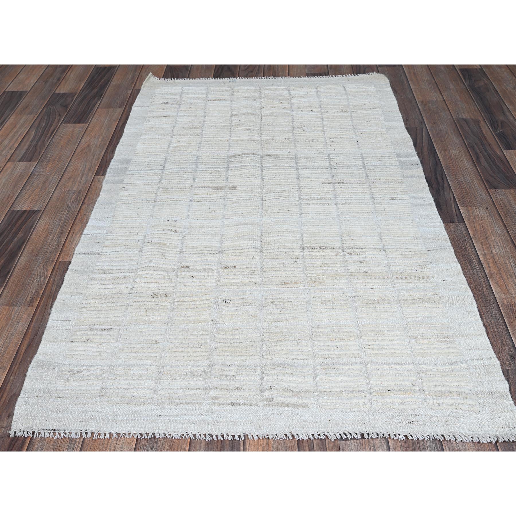 3'x5' Chiffon White, Moroccan Weave with Box Design, Textured Pile, Tone on Tone, Undyed Natural Wool, Hand Knotted, Oriental Rug Sh1383