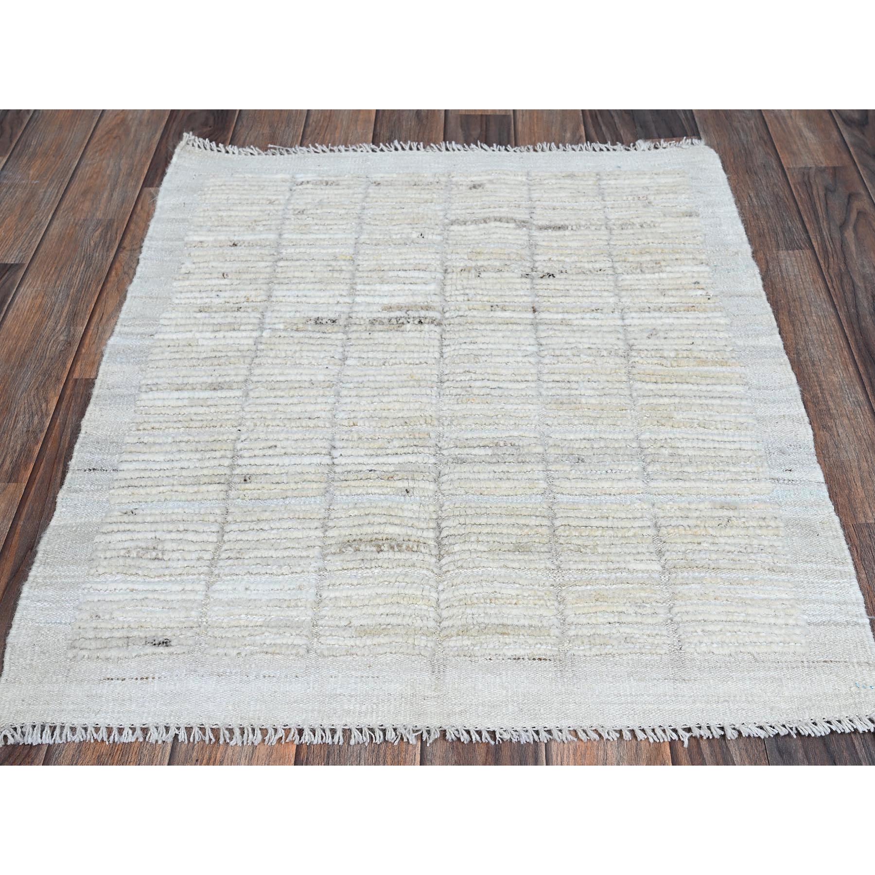 2'4"x3' Pearl White, Moroccan Weave with Squares Design, Textured Pile, Tone on Tone, Undyed Natural Wool, Hand Knotted, Sample, Mat, Oriental Rug Sh1386