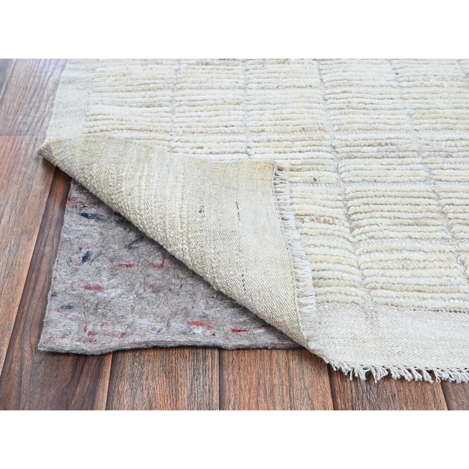 2'4"x3' Pearl White, Moroccan Weave with Squares Design, Textured Pile, Tone on Tone, Undyed Natural Wool, Hand Knotted, Sample, Mat, Oriental Rug Sh1386