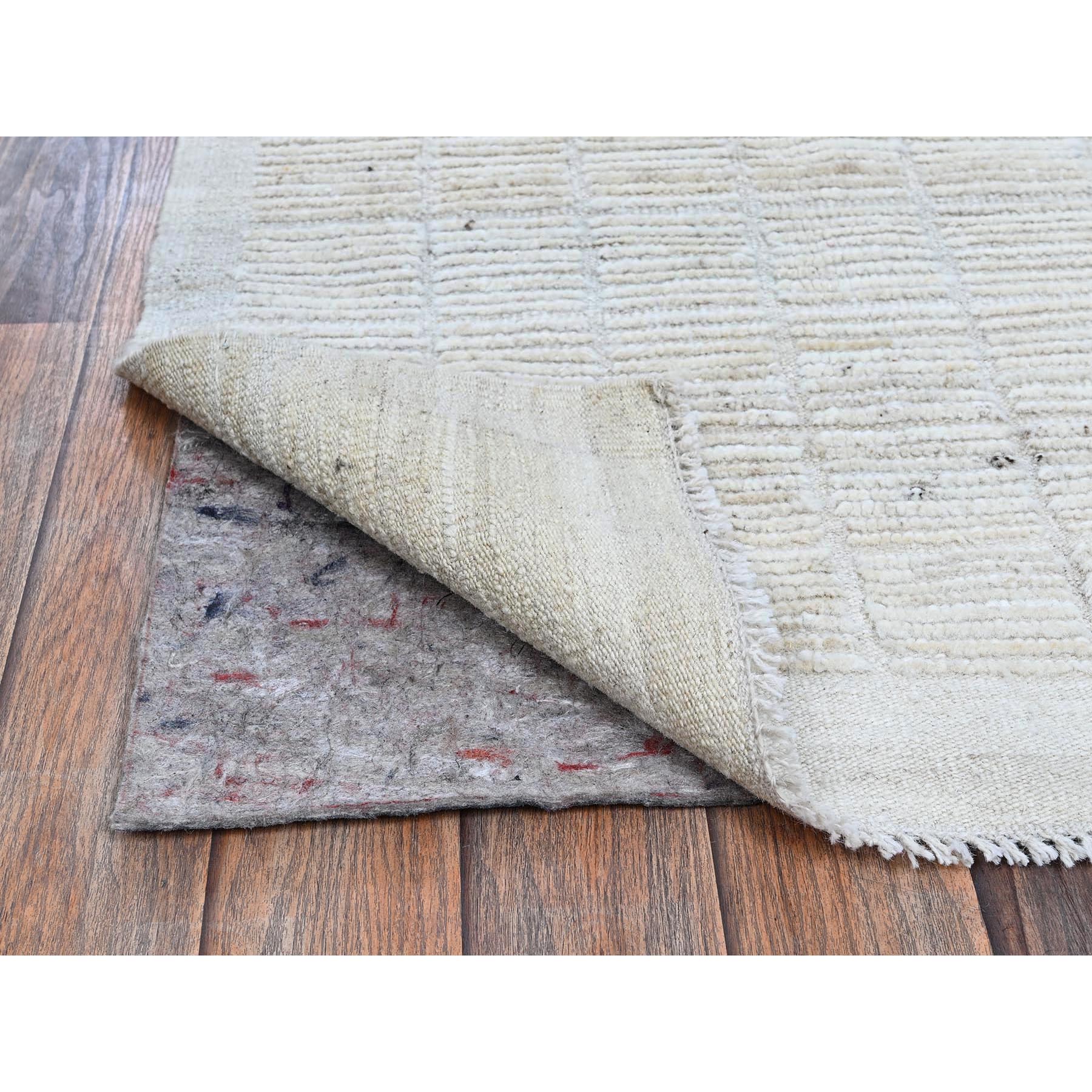 2'4"x3' Alabaster White, Hand Knotted, Moroccan Weave with Box Design, Textured Pile, Tone on Tone, Undyed Natural Wool, Mat, Sample, Oriental Rug Sh1387