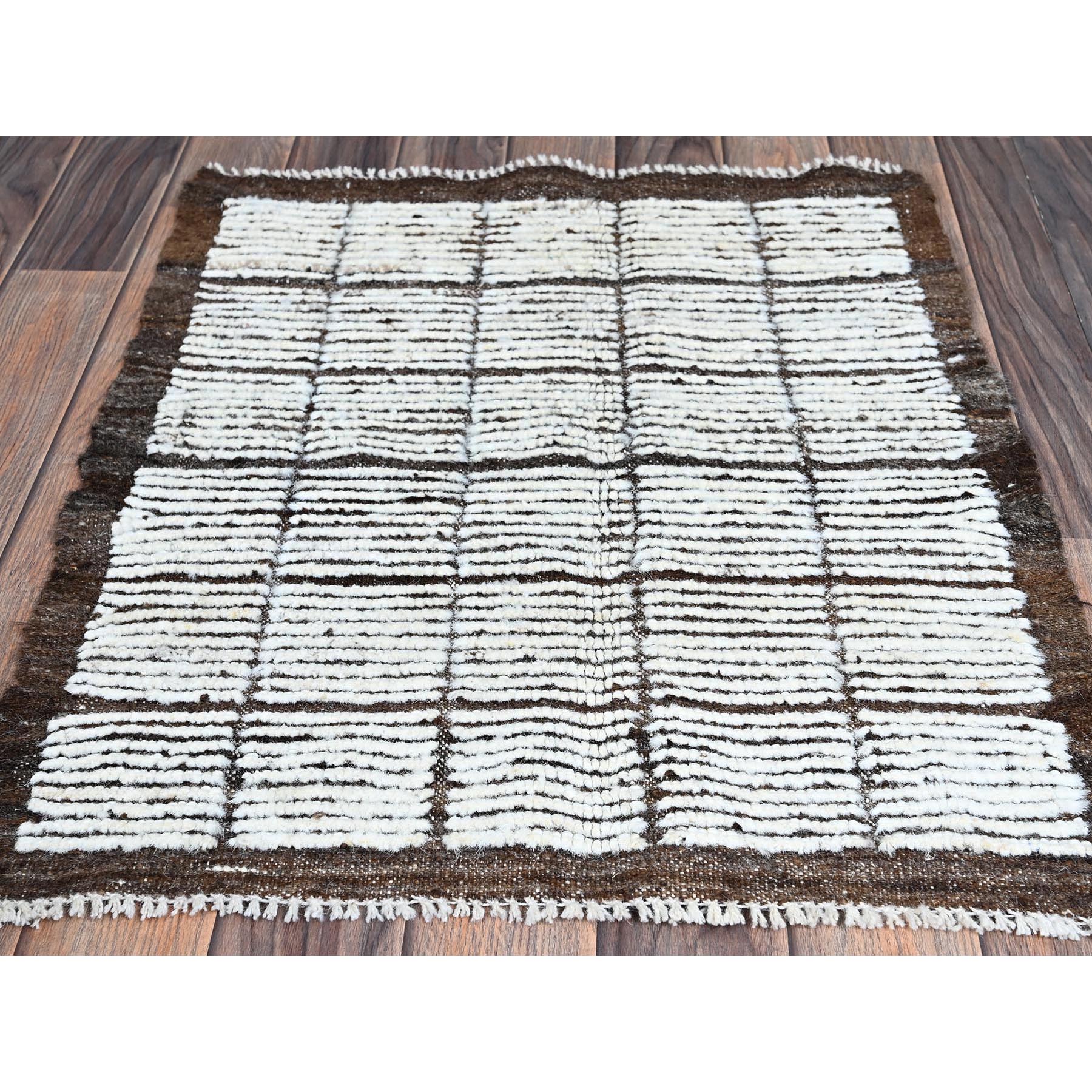 2'1"x2'8" Daisy White, Moroccan Weave with Grid Design, Textured Pile, Tone on Tone, Undyed Natural Wool, Hand Knotted, Mat, Sample, Oriental Rug Sh1392