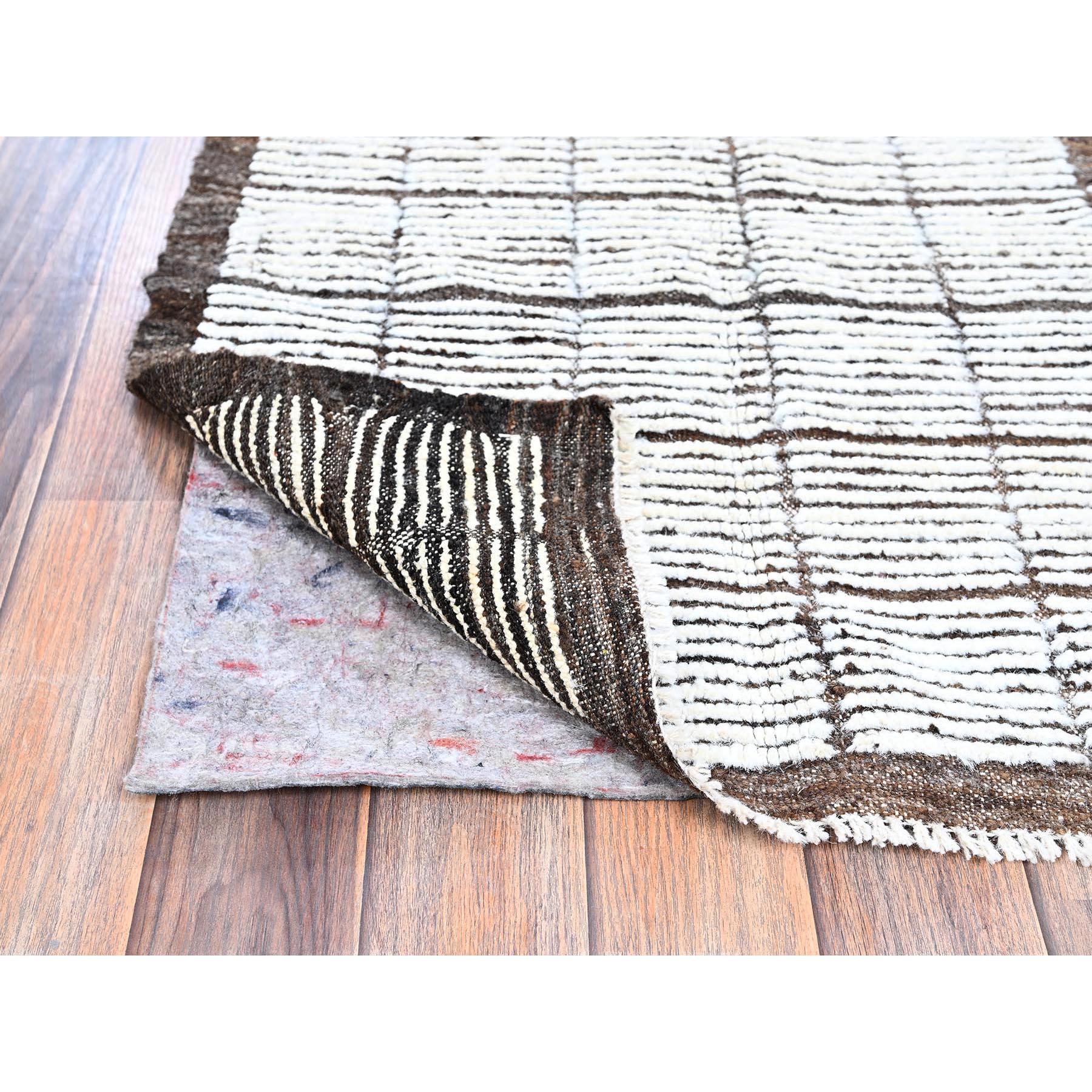 2'1"x2'8" Daisy White, Moroccan Weave with Grid Design, Textured Pile, Tone on Tone, Undyed Natural Wool, Hand Knotted, Mat, Sample, Oriental Rug Sh1392
