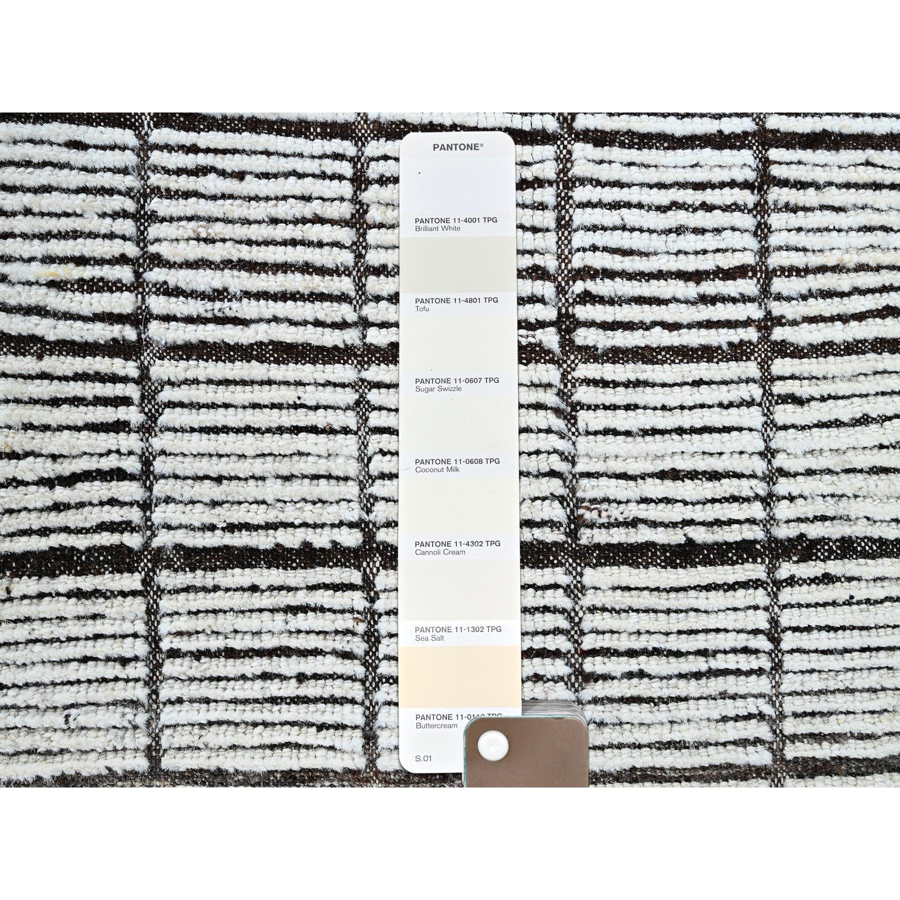 2'1"x3' Vista White, Moroccan Weave with Box Design, Tone on Tone, Textured Pile, Undyed Natural Wool, Hand Knotted, Sample, Mat, Oriental Rug Sh1393