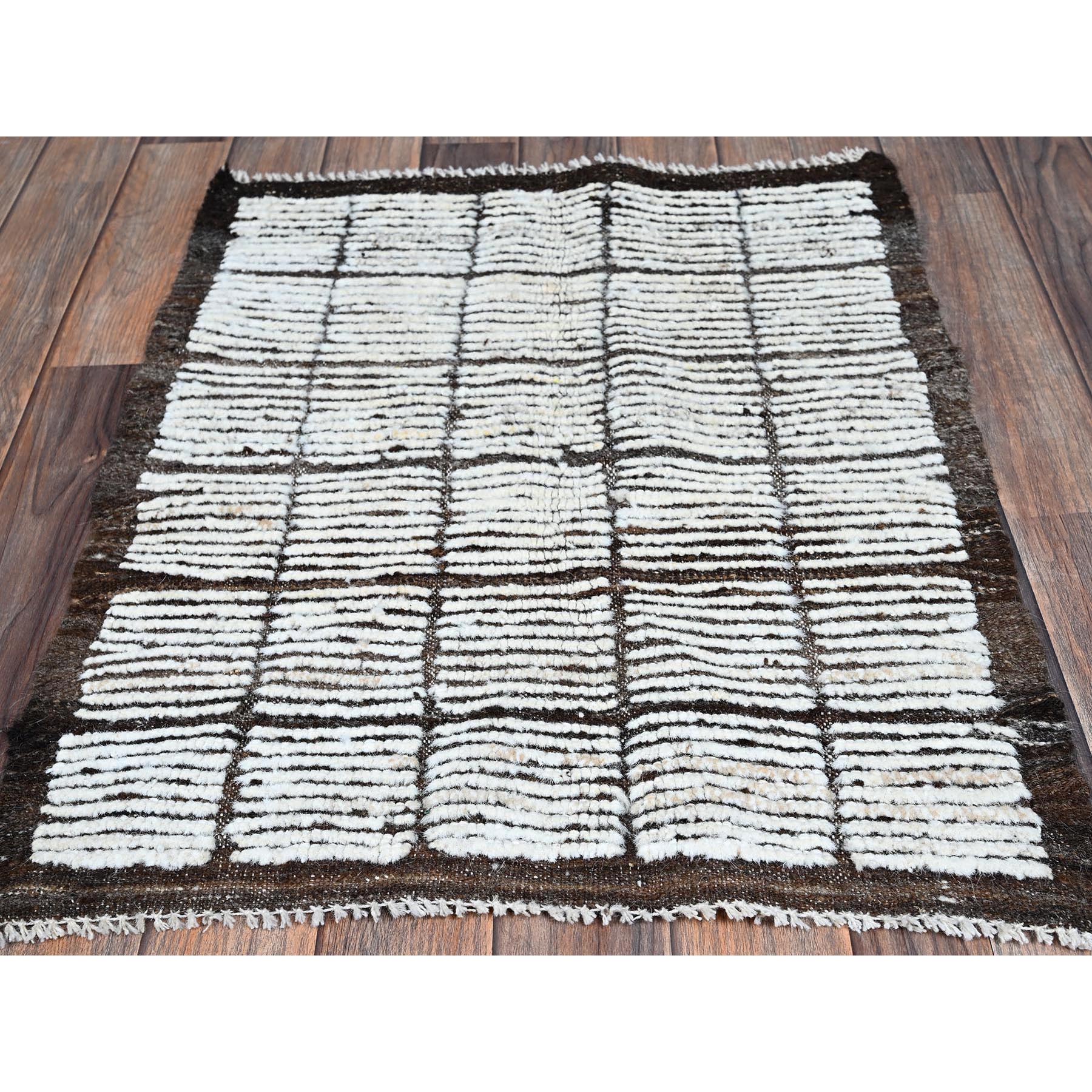 2'1"x2'8" Vista White, Tone on Tone, Moroccan Weave with Box Design, Textured Pile, Undyed Natural Wool, Hand Knotted, Mat, Sample, Oriental Rug Sh1396