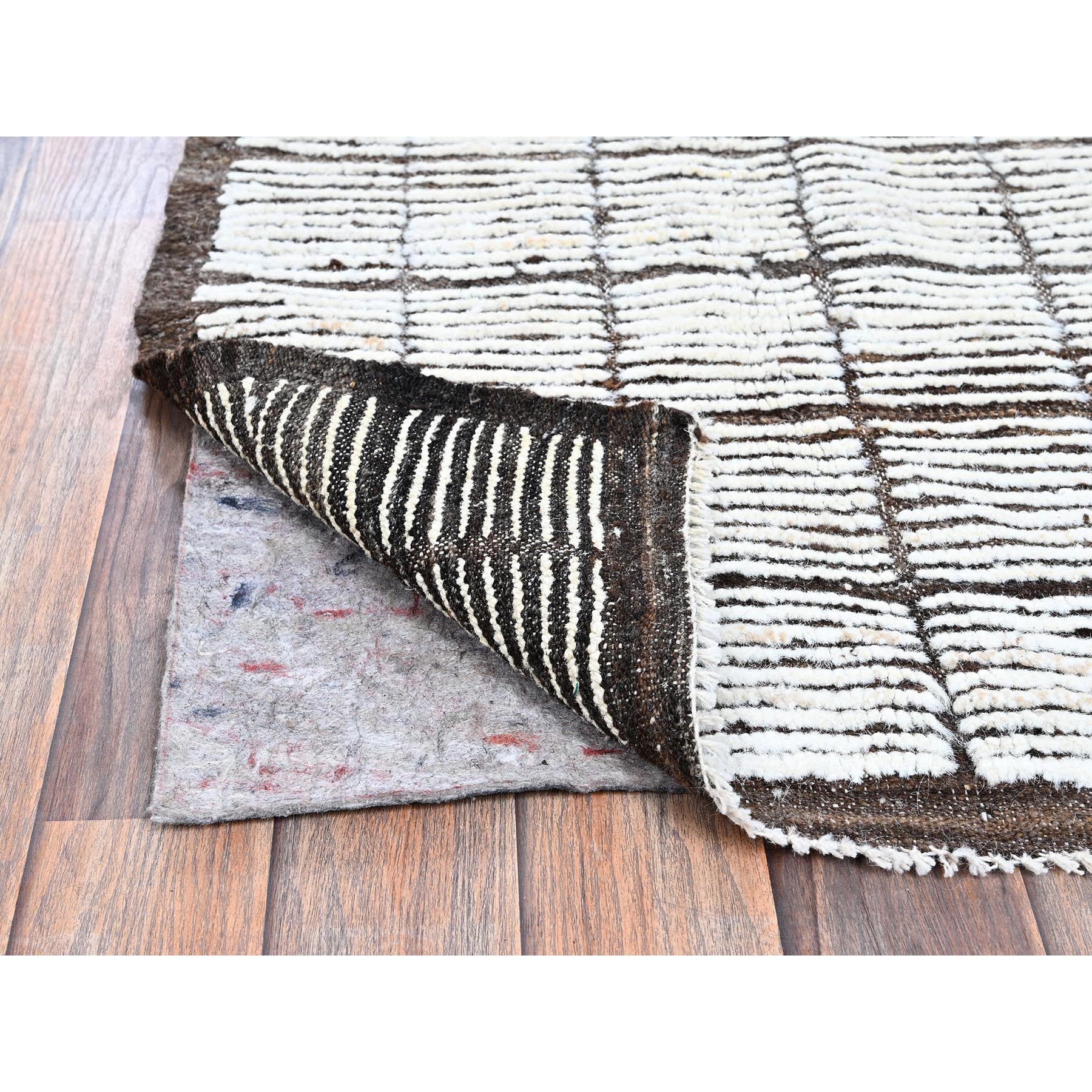 2'1"x2'8" Vista White, Tone on Tone, Moroccan Weave with Box Design, Textured Pile, Undyed Natural Wool, Hand Knotted, Mat, Sample, Oriental Rug Sh1396