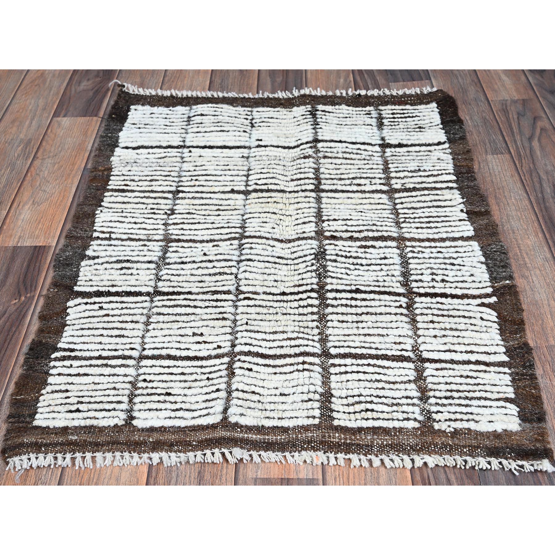 2'1"x2'8" Snow White, Moroccan Weave with Box Design, Tone on Tone, Textured Pile, Undyed Natural Wool, Hand Knotted, Mat, Sample, Oriental Rug Sh1397