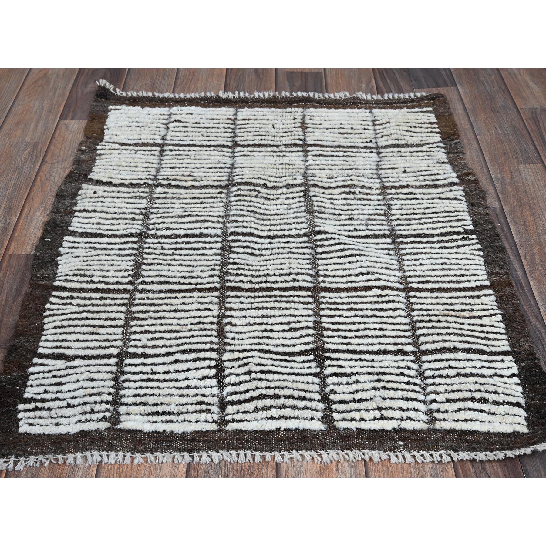2'2"x2'8" Daisy White, Moroccan Weave with Grid Design, Textured Pile, Tone on Tone, Undyed Natural Wool, Hand Knotted, Sample, Mat, Oriental Rug Sh1398