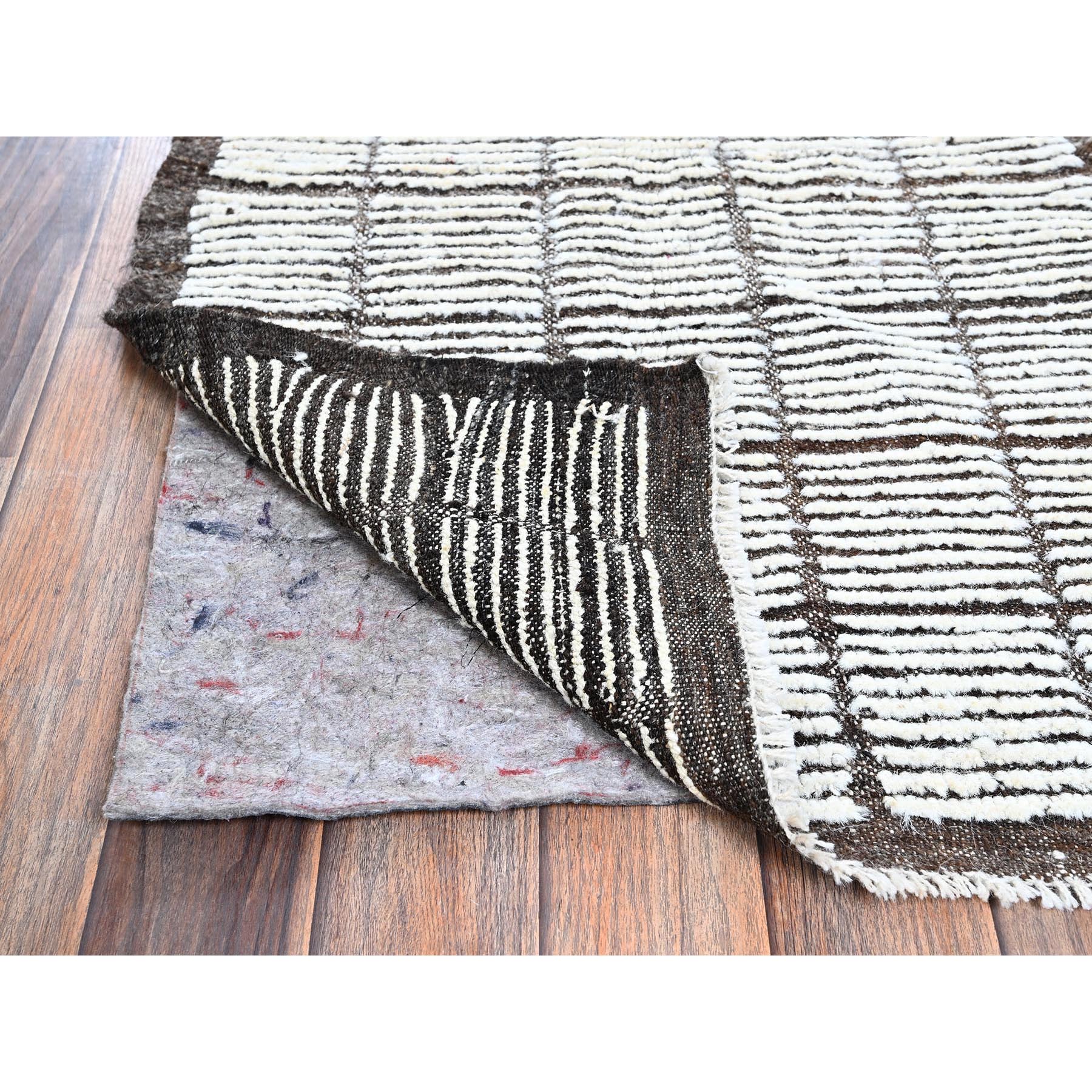 2'2"x2'8" Daisy White, Moroccan Weave with Grid Design, Textured Pile, Tone on Tone, Undyed Natural Wool, Hand Knotted, Sample, Mat, Oriental Rug Sh1398