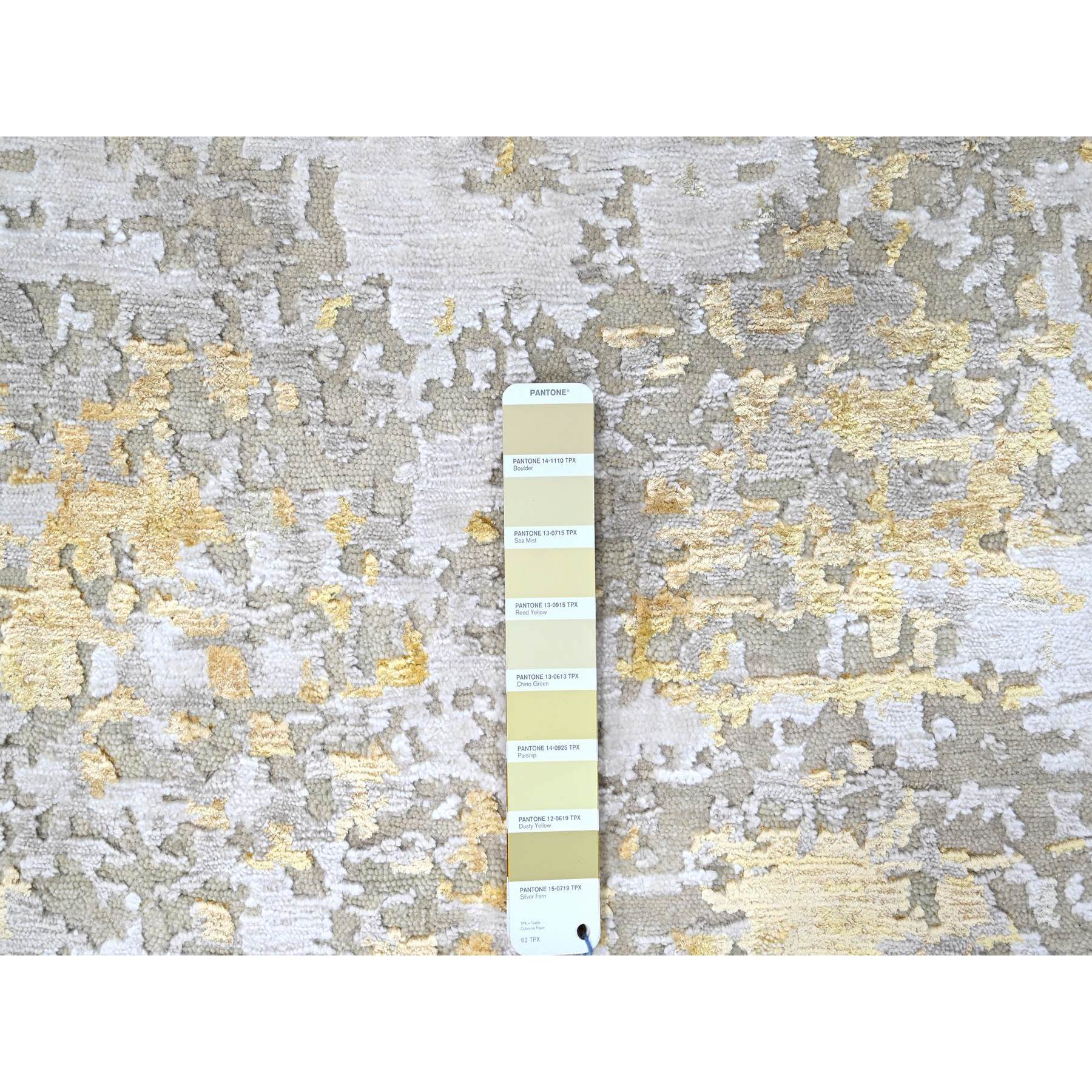 7'9'x7'9" Beige with Gold, Abstract Design, Wool and Silk, Hi-Low Pile, Hand Knotted, Round, Oriental Rug Sh10202