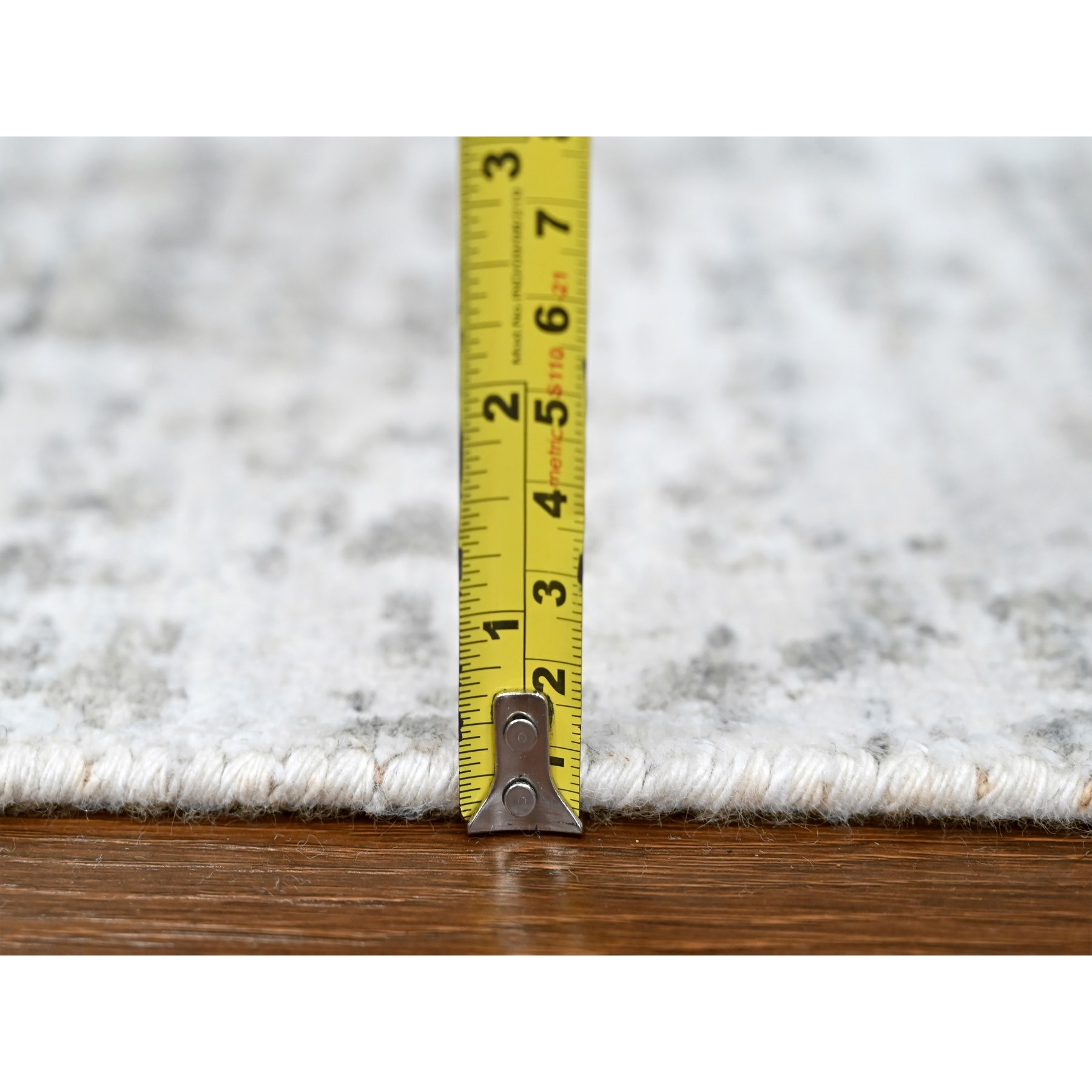 4'x6' Chiffon White with Gray, Modern Design, Hand Loomed, Wool and Plant Based Silk, Textured Pile, Oriental Rug Sh10288