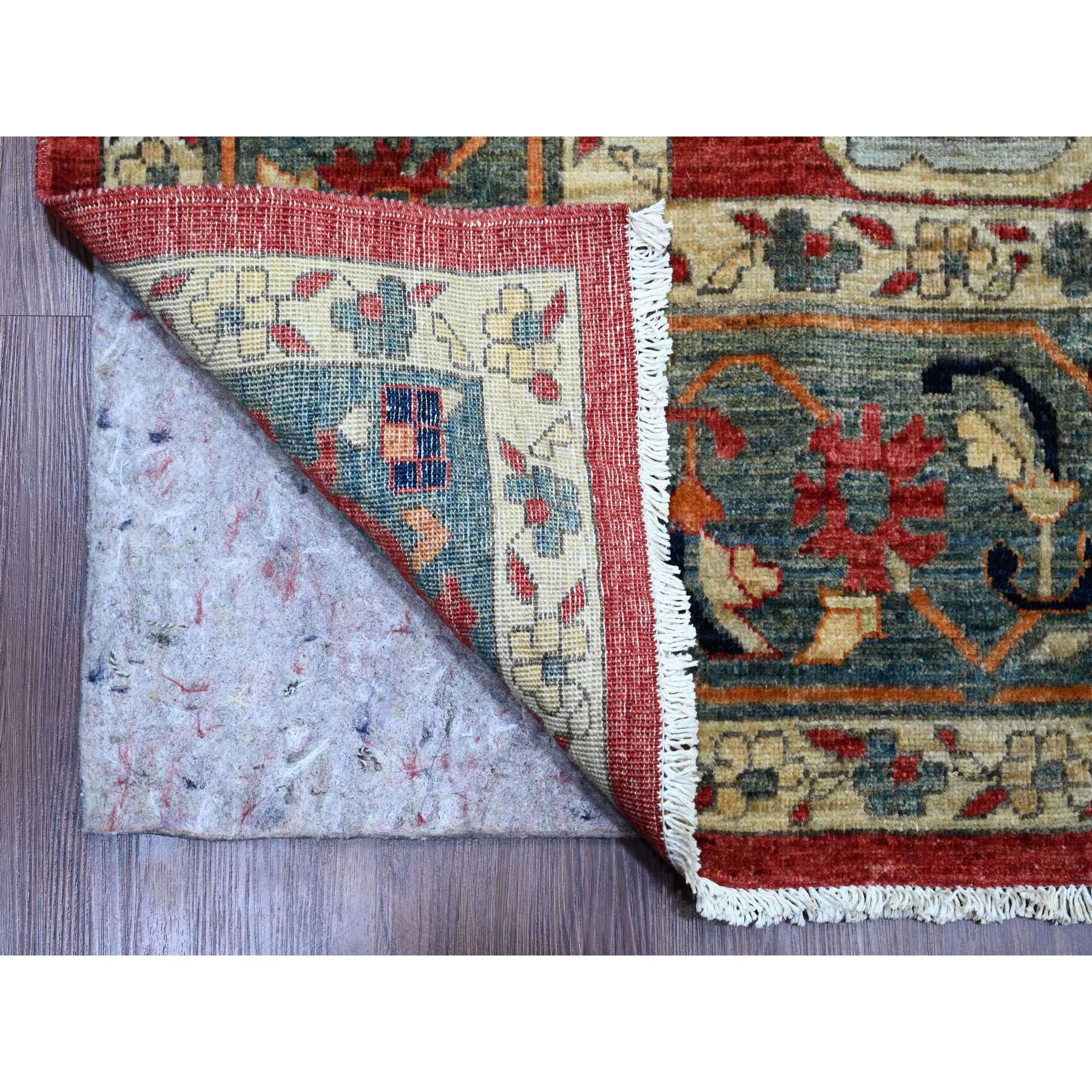9'x12' Prismatic Red, Serapi Heriz with Large Flower Design, Peshawar, Hand Knotted, Veggie Dyes, 100% Wool, Densely Woven, Oriental Rug Sh20104