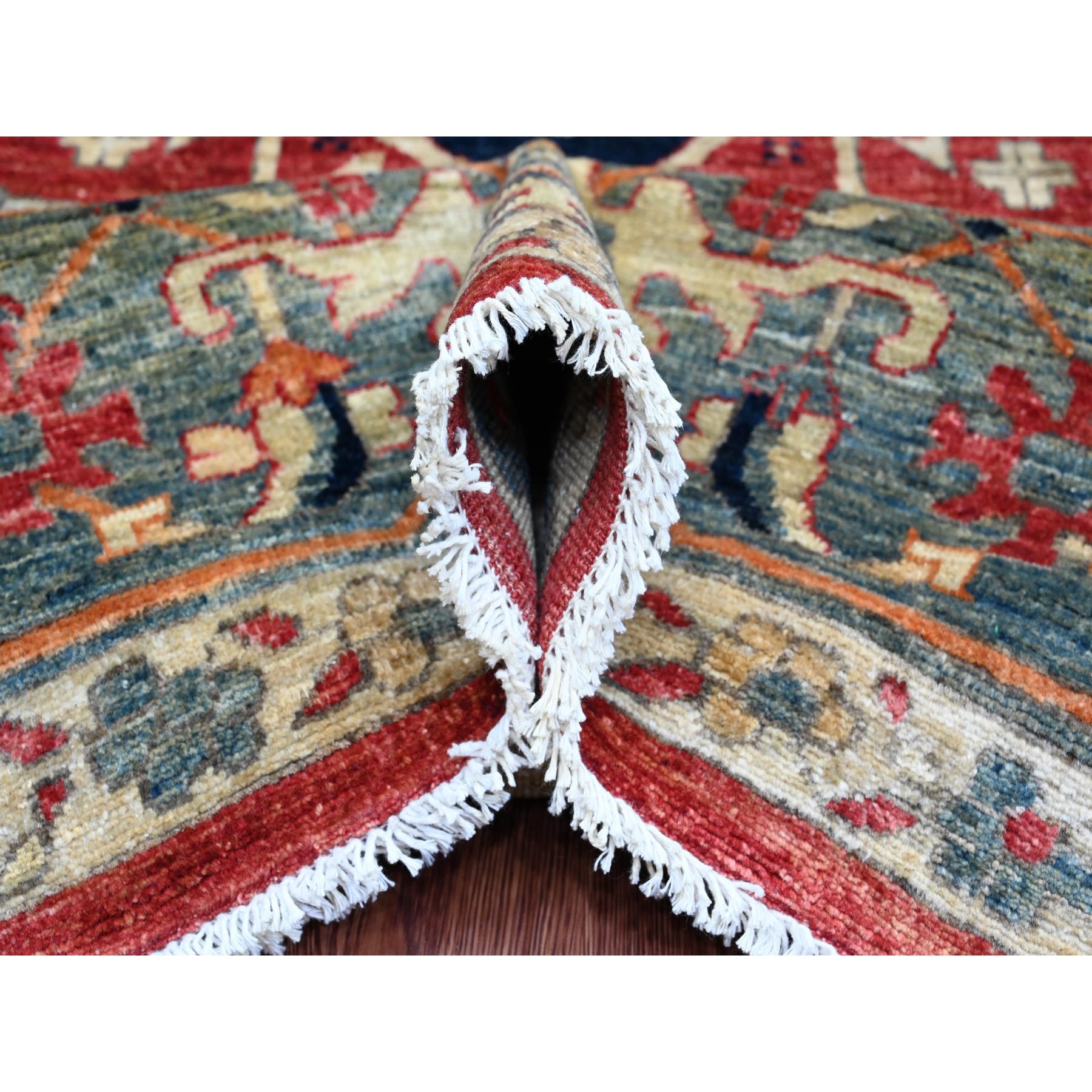 9'x12' Prismatic Red, Serapi Heriz with Large Flower Design, Peshawar, Hand Knotted, Veggie Dyes, 100% Wool, Densely Woven, Oriental Rug Sh20104