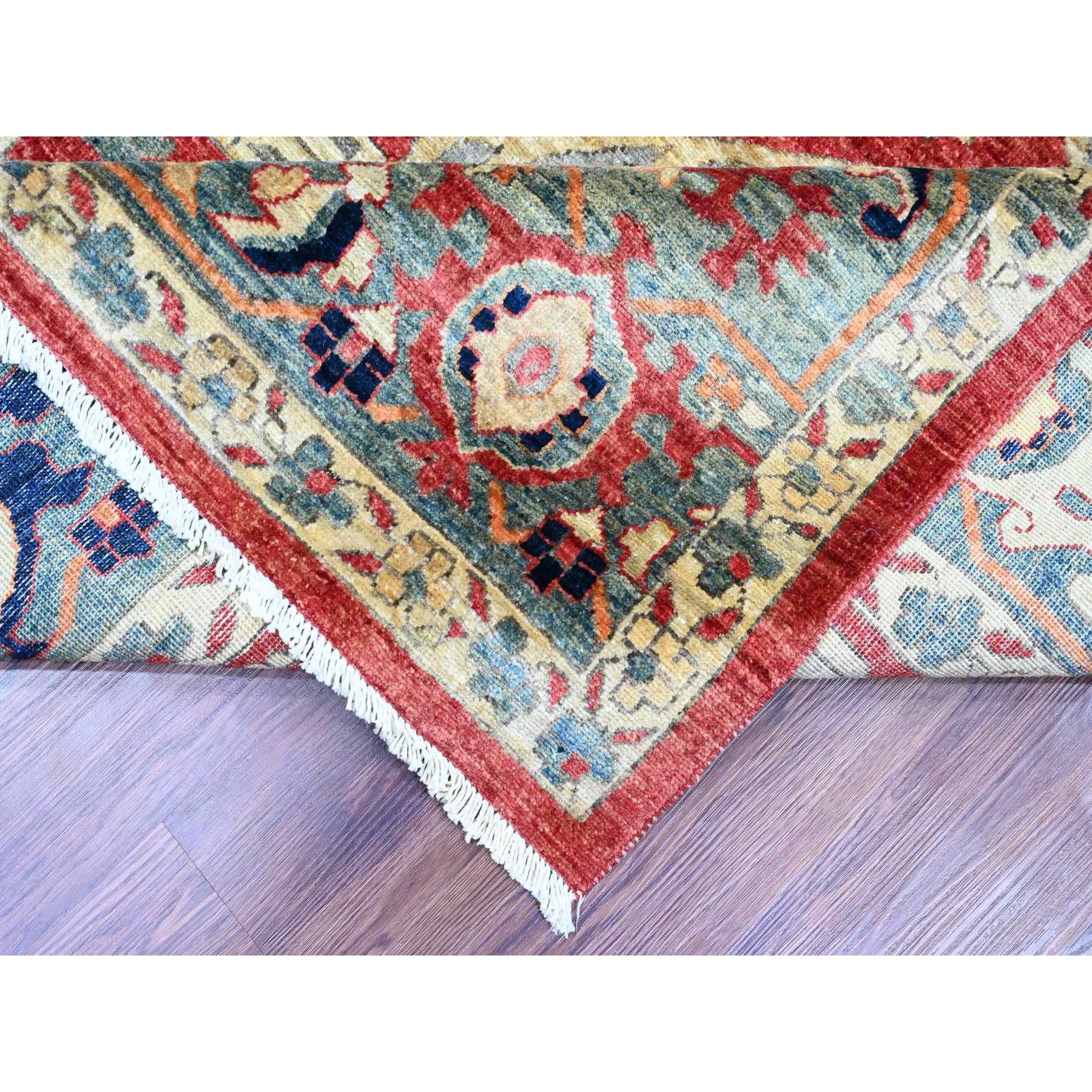 9'x12' Prismatic Red, Serapi Heriz with Large Flower Design, Peshawar, Hand Knotted, Veggie Dyes, 100% Wool, Densely Woven, Oriental Rug Sh20104