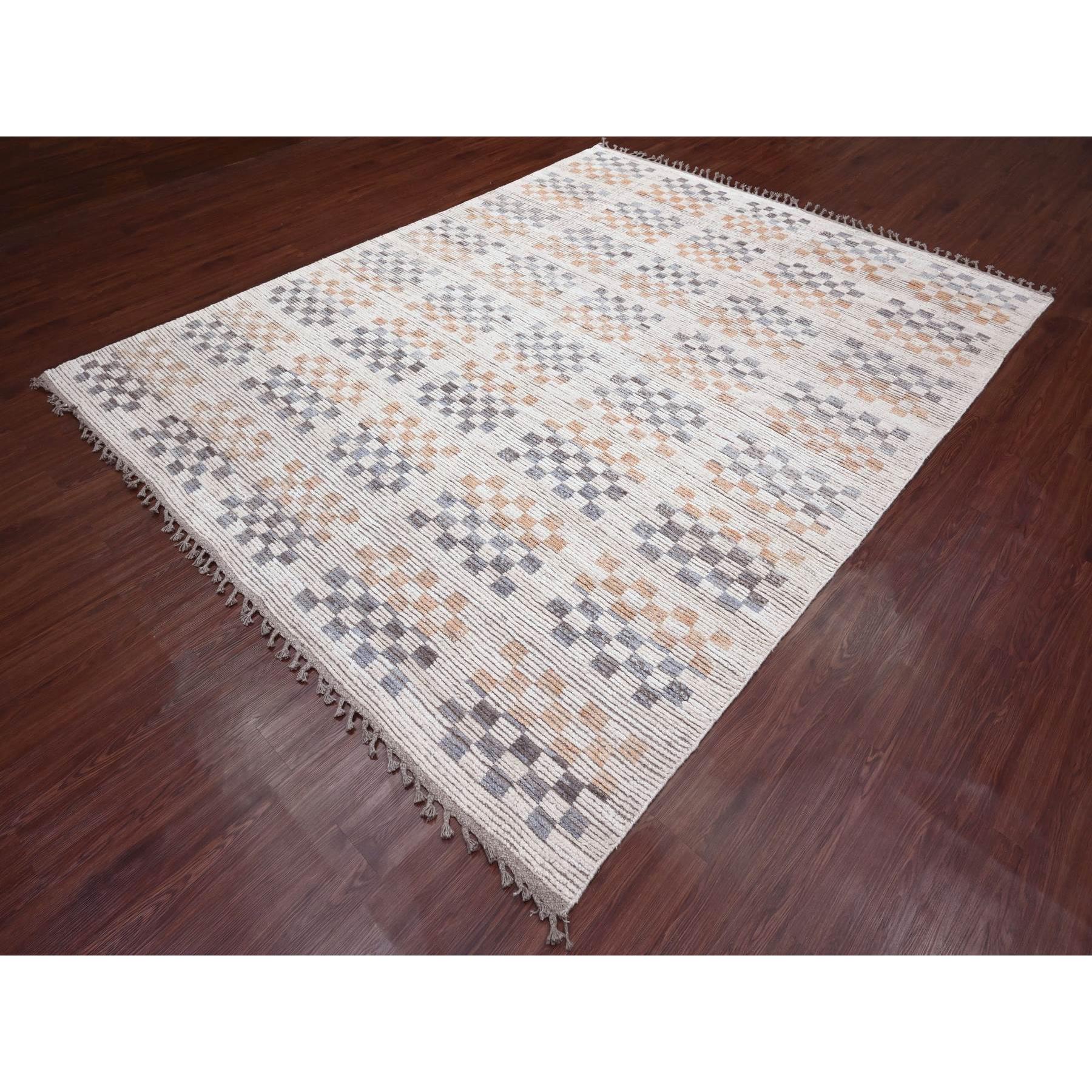 8'1"x10'5" Chiffon White, Moroccan Weave with Soft and Balanced Colors Box Design, Hand Knotted, Soft Wool, Tone on Tone, Textured Pile, Oriental Rug Sh20151