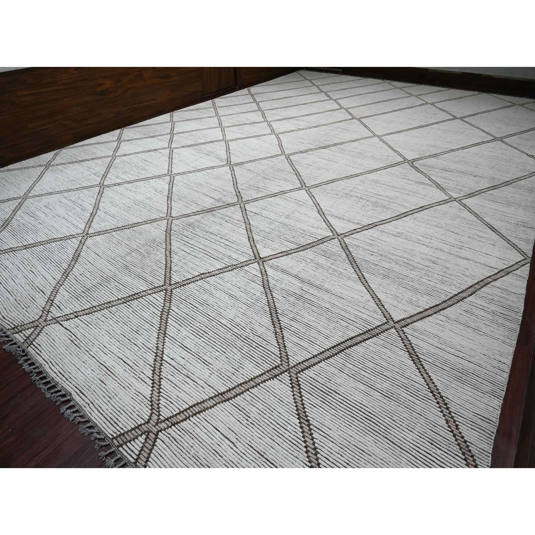 15'9"x23'5" Whisper White, Moroccan Weave with Geometric Pattern, Textured Wool, Hand Knotted, Palace Size, Oriental Rug Sh20232