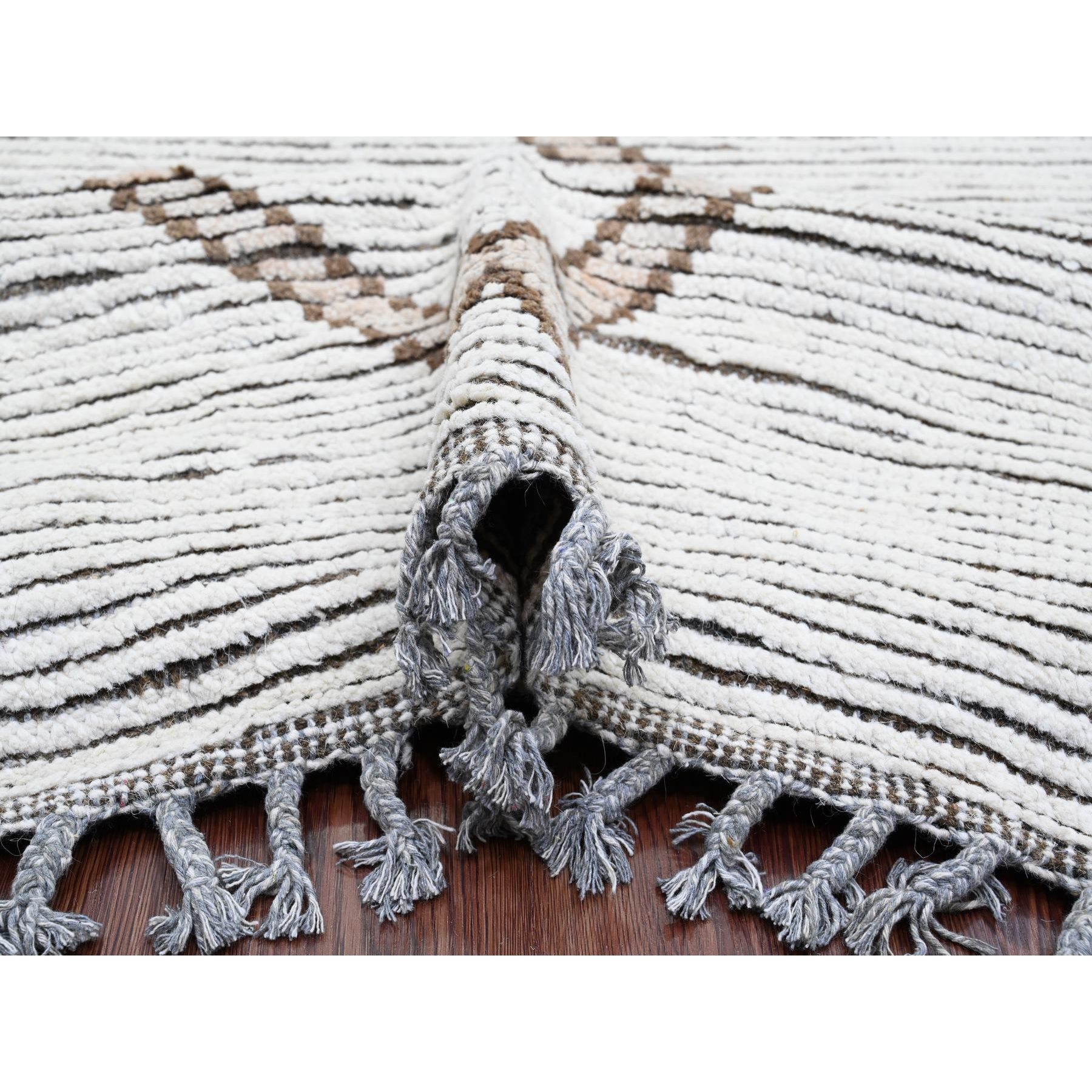 15'9"x23'5" Whisper White, Moroccan Weave with Geometric Pattern, Textured Wool, Hand Knotted, Palace Size, Oriental Rug Sh20232