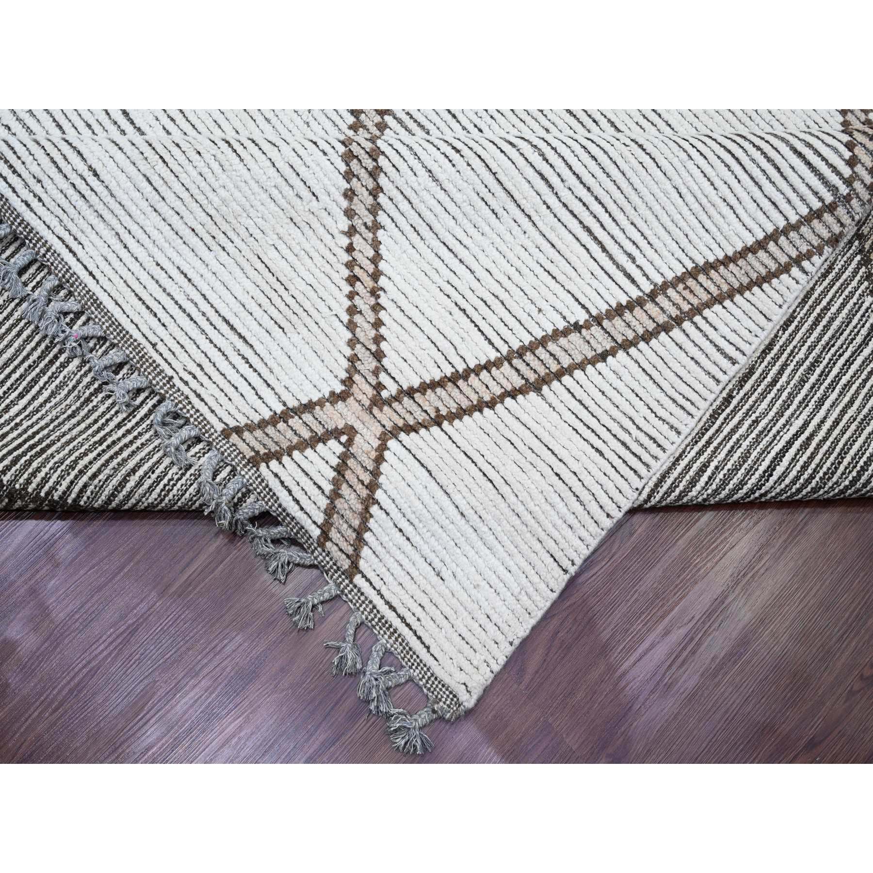 15'9"x23'5" Whisper White, Moroccan Weave with Geometric Pattern, Textured Wool, Hand Knotted, Palace Size, Oriental Rug Sh20232