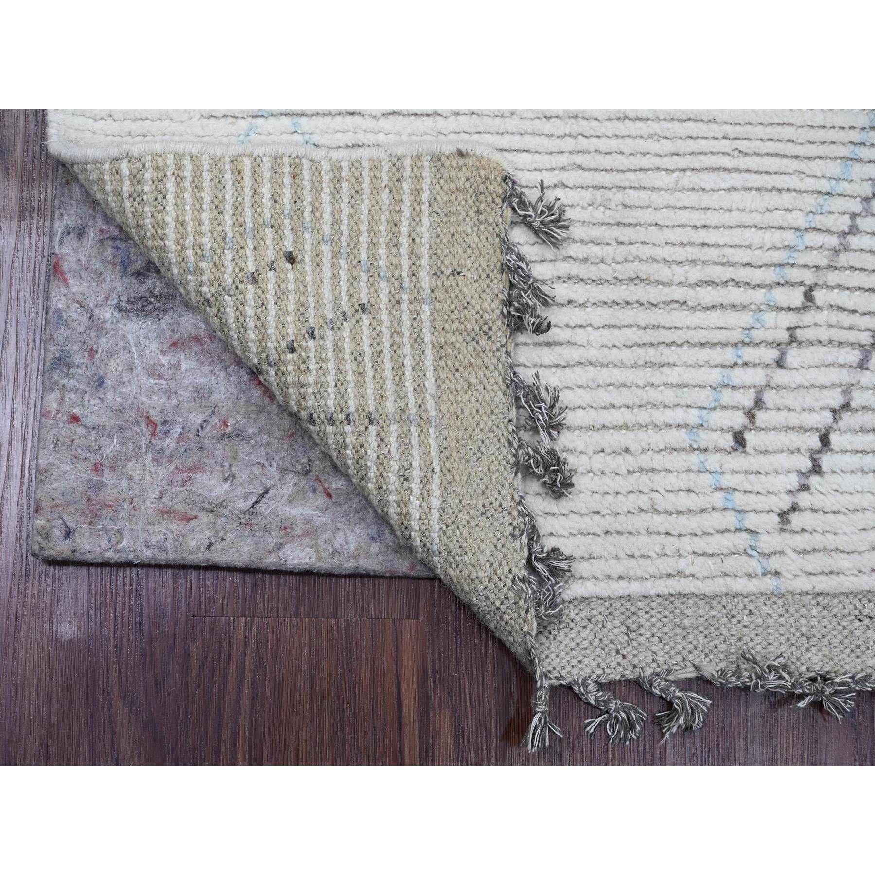 2'5"x10'6" Pearl White, Moroccan Weave with Geometric Pattern, Textured Pile, Soft Wool, Hand Knotted, Runner, Oriental Rug Sh20274