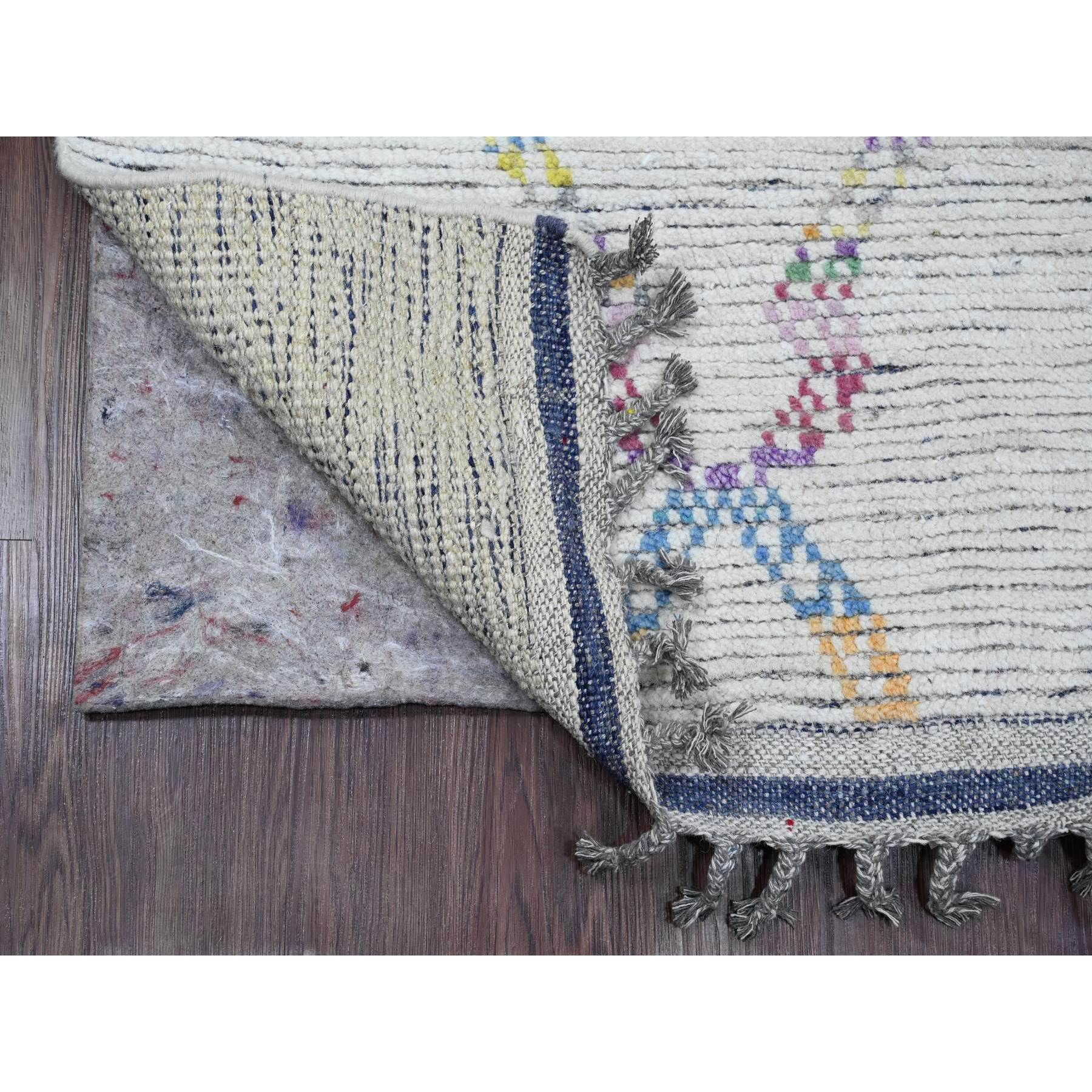 2'4"x10'7" Oyster White, Moroccan Weave with Colorful Geometric Pattern, Textured Pile, Soft Wool, Hand Knotted, Runner, Oriental Rug Sh20283
