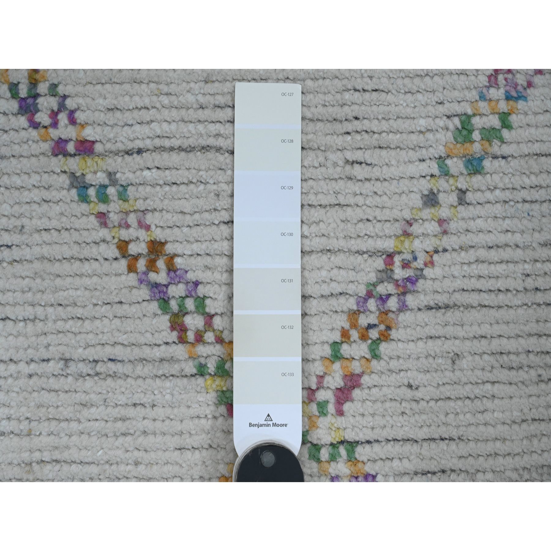2'4"x10'7" Oyster White, Moroccan Weave with Colorful Geometric Pattern, Textured Pile, Soft Wool, Hand Knotted, Runner, Oriental Rug Sh20283