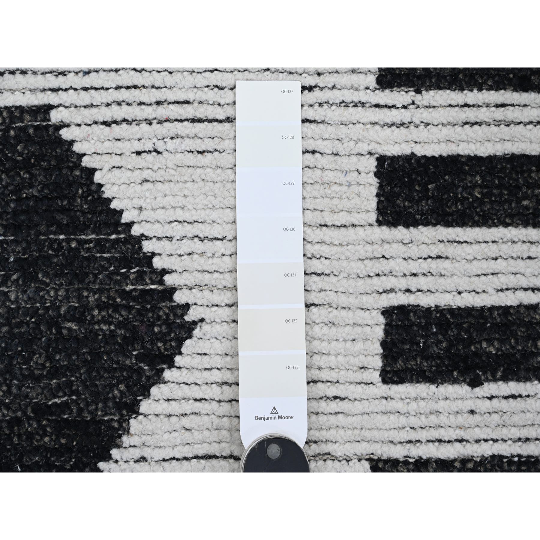 2'6"x11' Alabaster White, Moroccan Weave with Geometric Pattern, Informal Look, Hand Knotted, Textured Pile, Soft Wool, Runner, Oriental Rug Sh20285