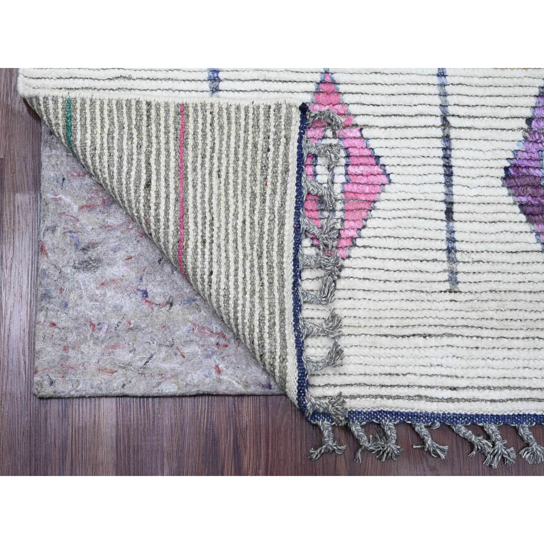 5'5"x8'6" Daisy White, Moroccan Weave with Colorful Tribal and Geometric Design, Tone on Tone, Hand Knotted, Soft Wool, Textured Pile, Oriental Rug Sh20345