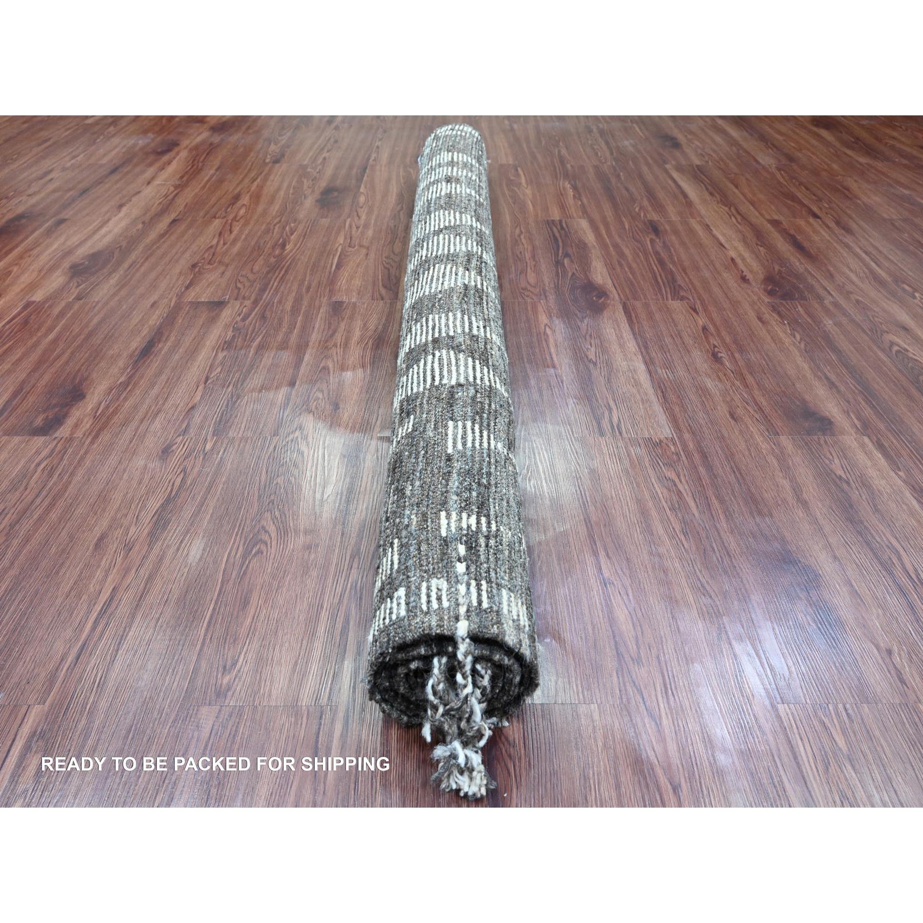 5'6"x8' Pebble Gray, Moroccan Weave with Geometric Design, Tone on Tone, Hand Knotted, Soft Wool, Textured Pile, Oriental Rug Sh20546